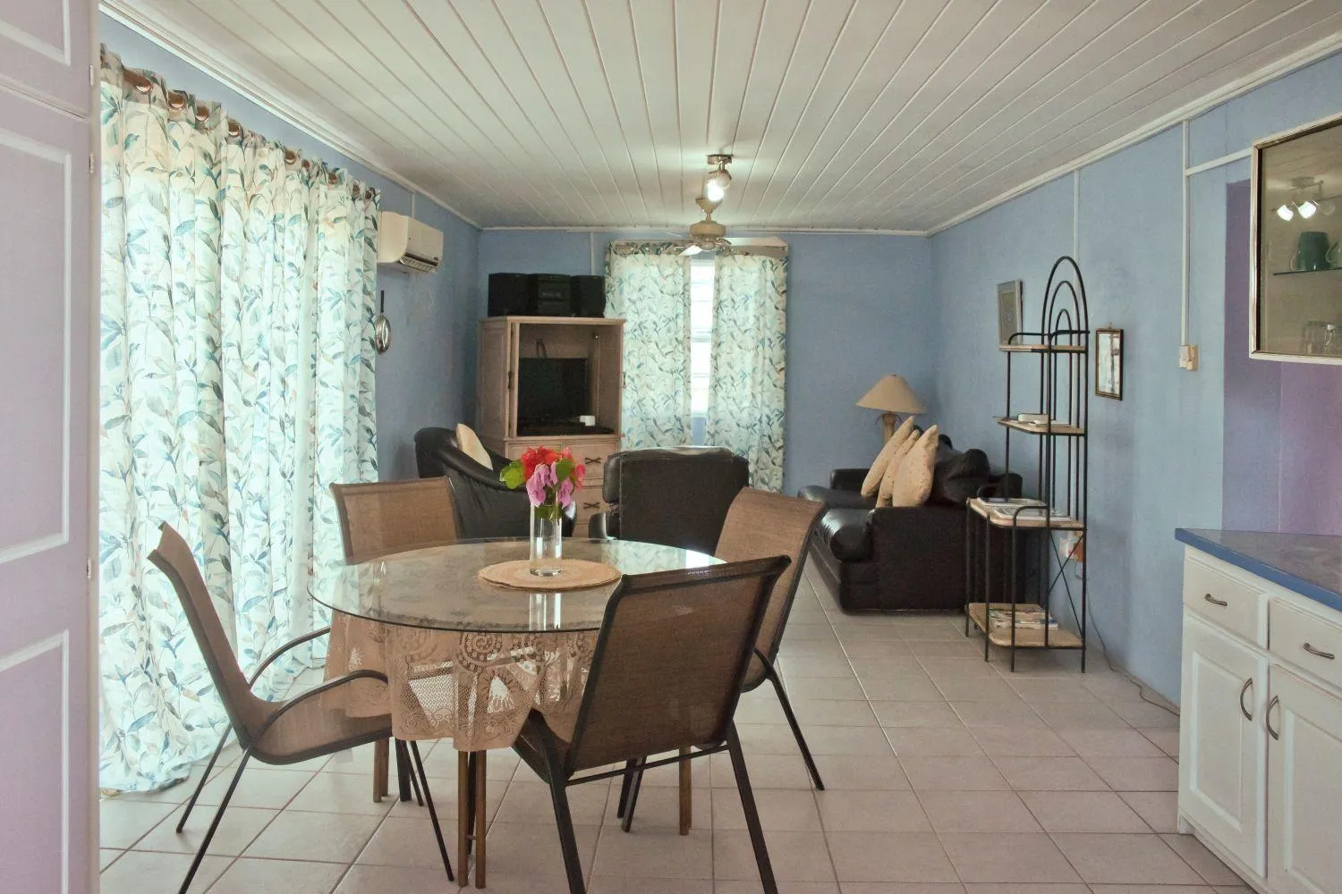 Dining area in Dover Beach Hotel