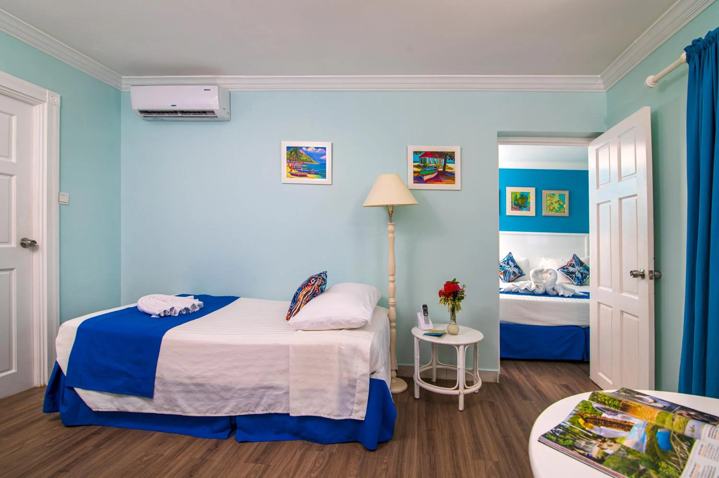 Bedroom, Bed in Dover Beach Hotel