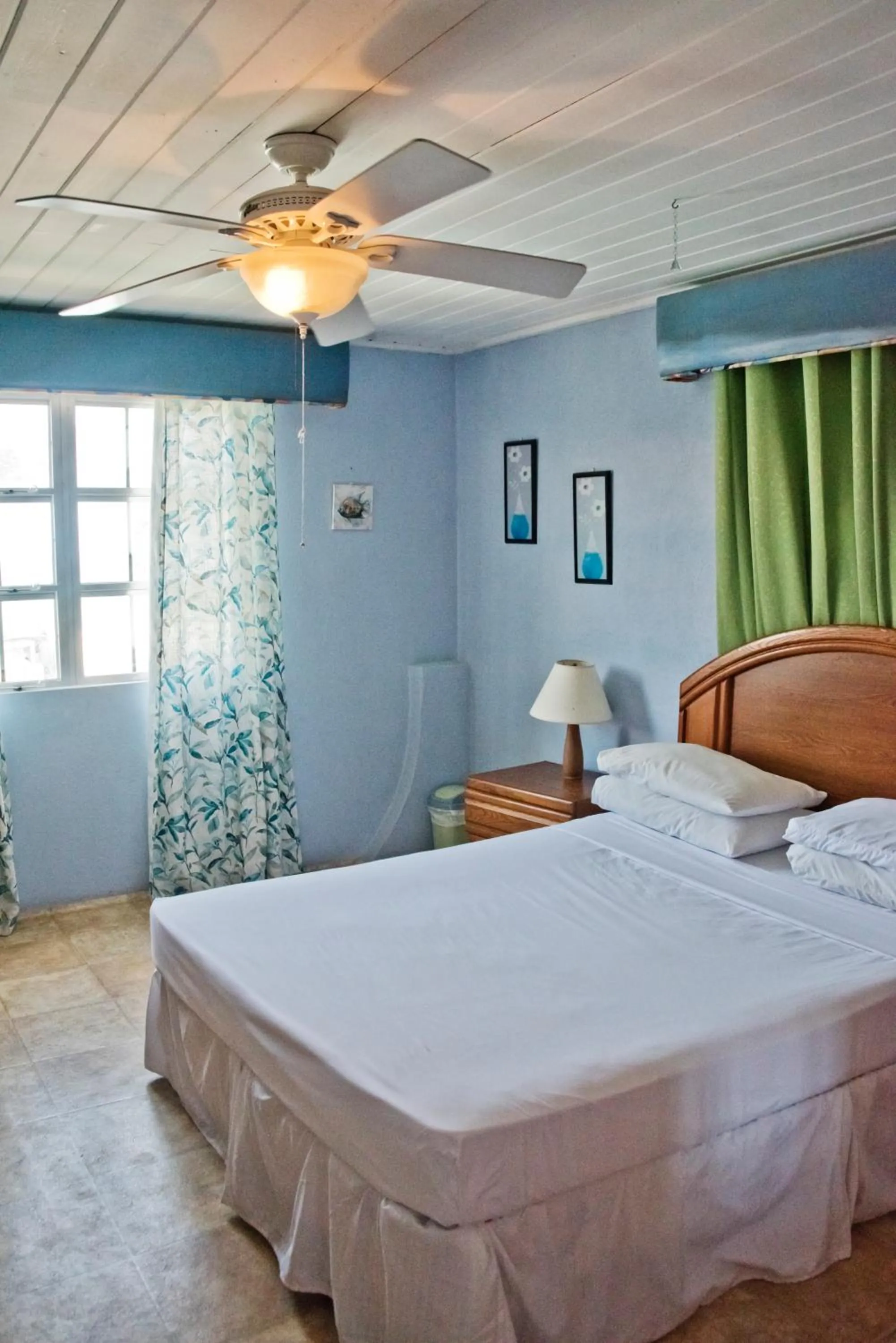 Bedroom, Bed in Dover Beach Hotel
