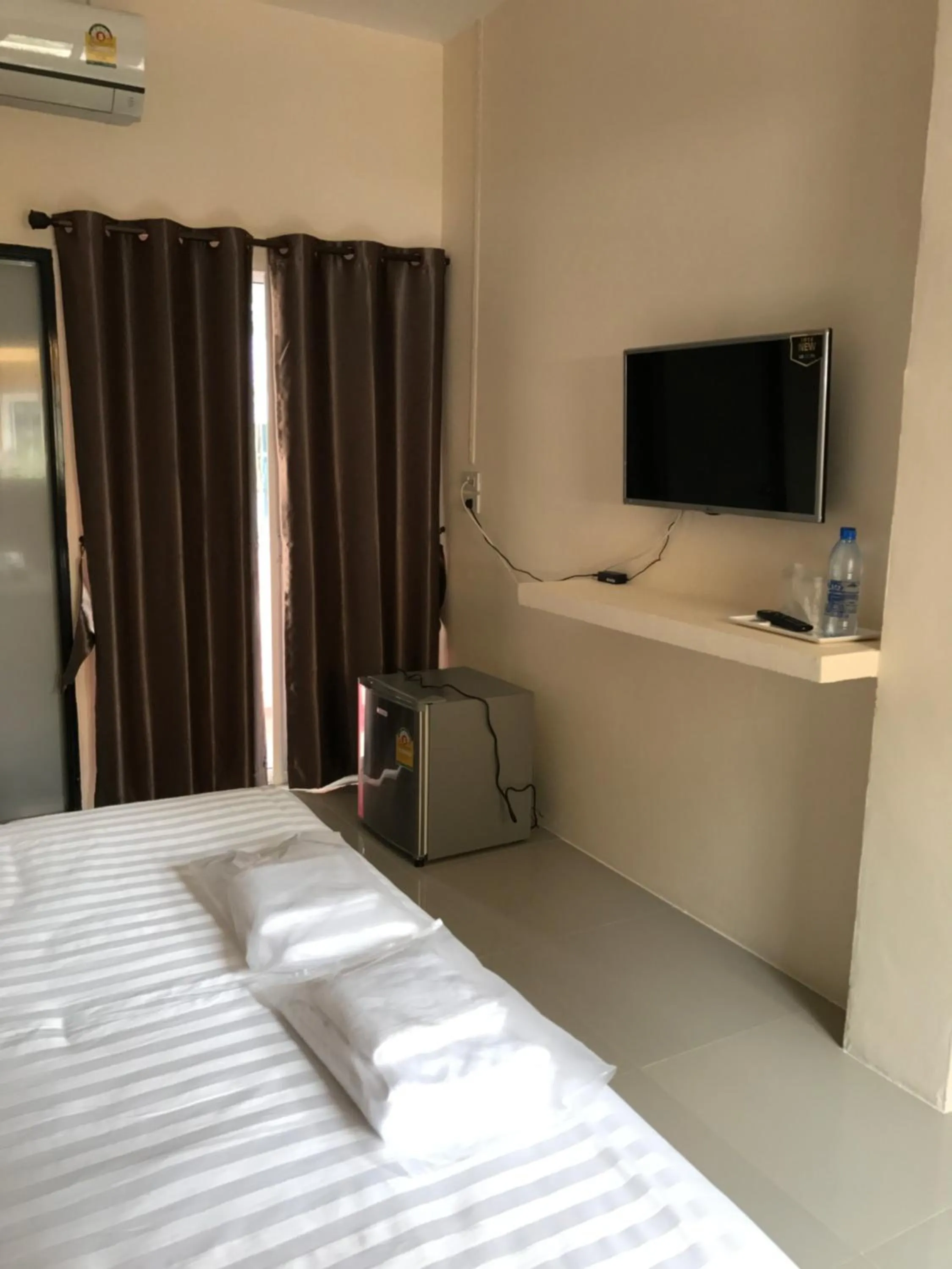 Bed in Baan Bon Resort Bang Tabun