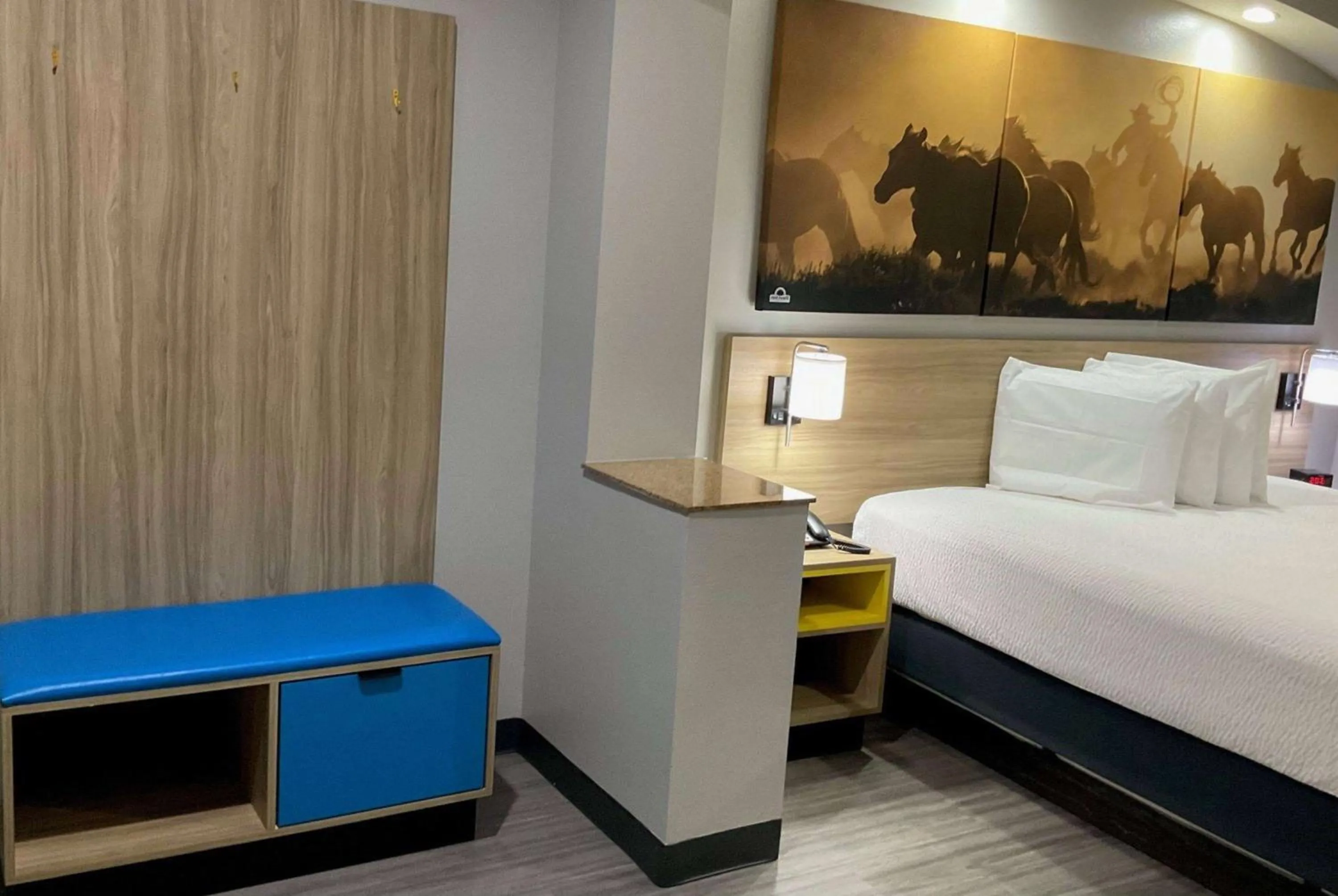 Photo of the whole room, Bed in Days Inn by Wyndham Humble/Houston Intercontinental Airport