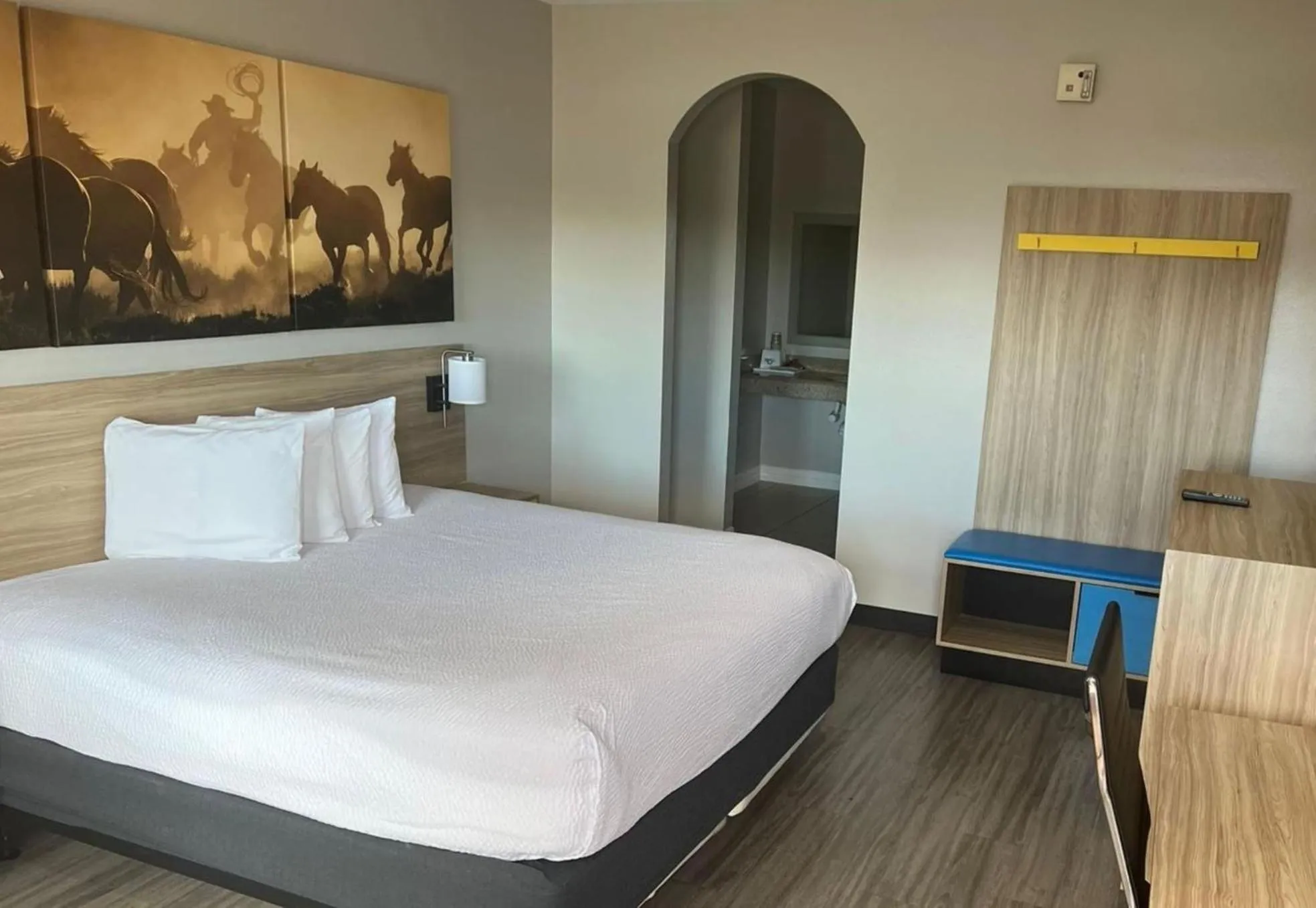 Bedroom, Bed in Days Inn by Wyndham Humble/Houston Intercontinental Airport
