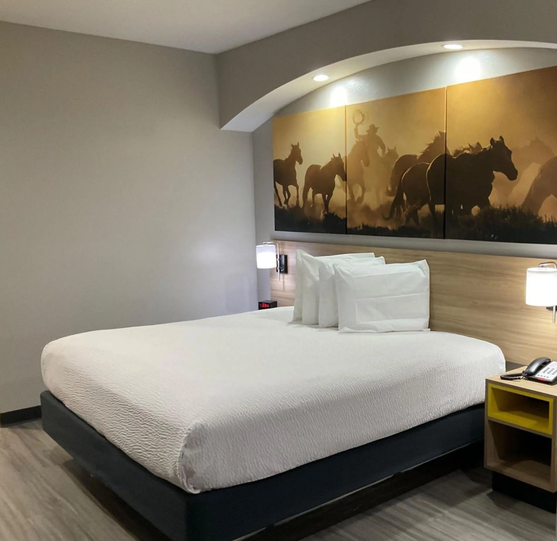 Bedroom, Bed in Days Inn by Wyndham Humble/Houston Intercontinental Airport