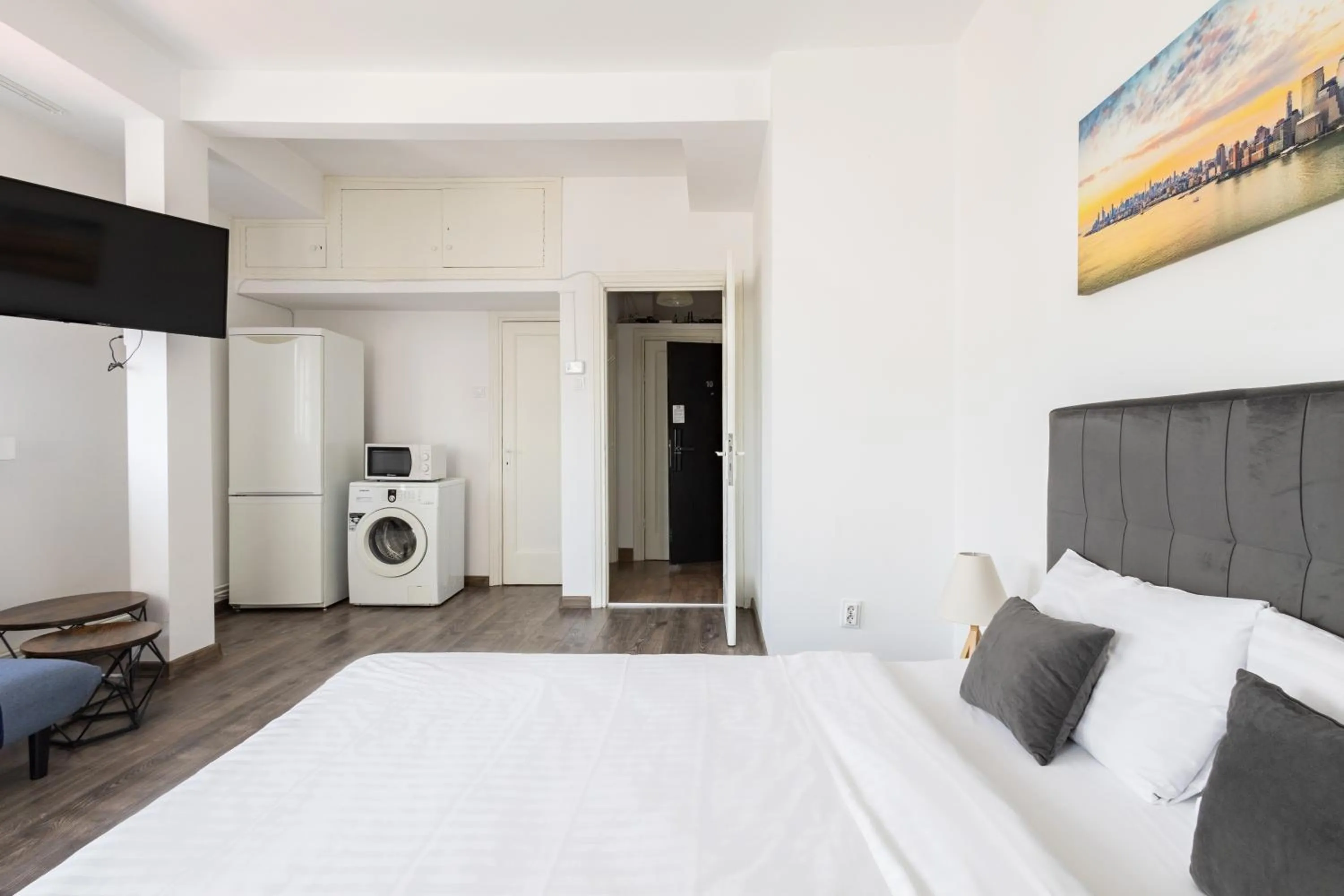 Bed in Downtown Victoria Apartments By CityBookings