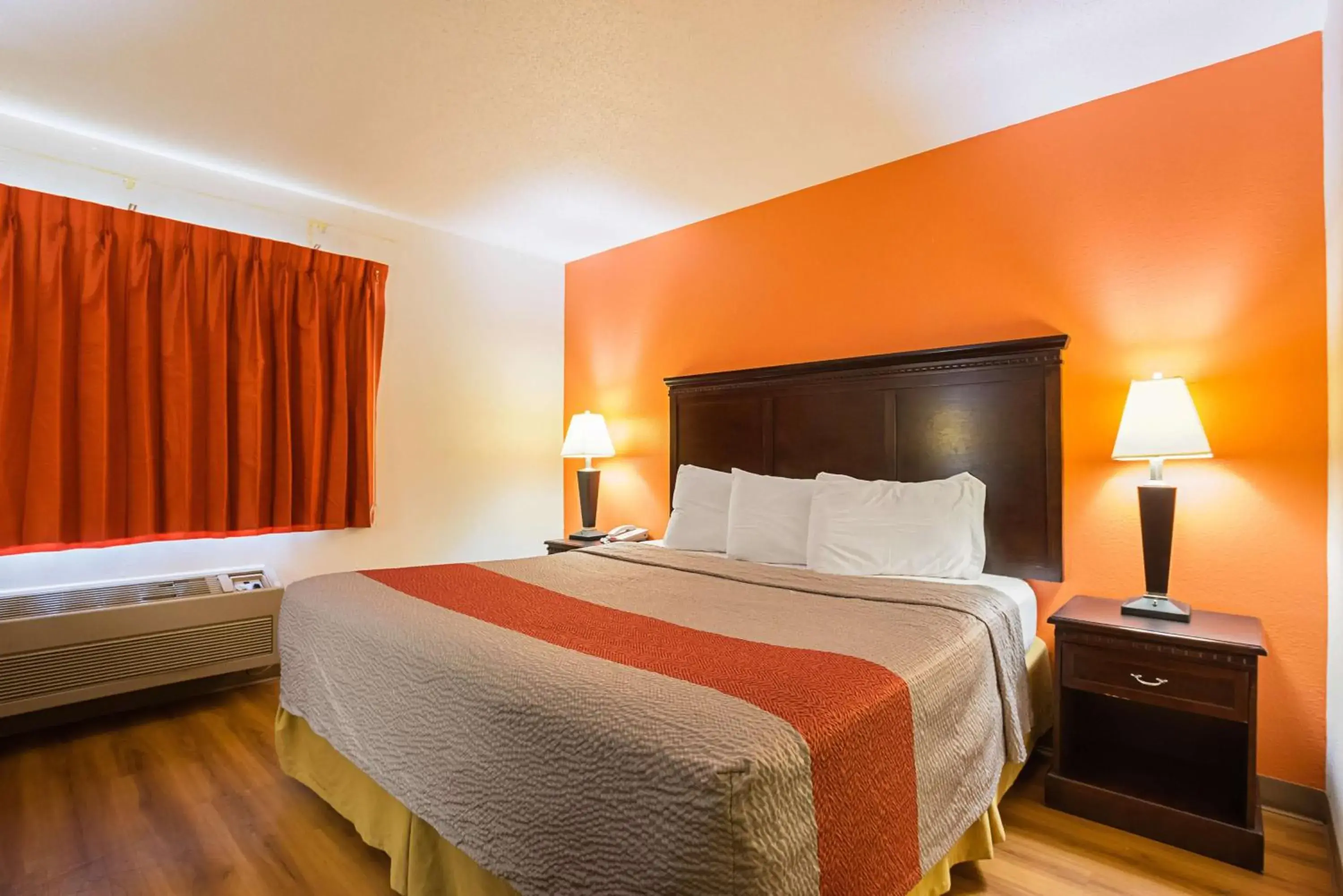 Bedroom, Bed in Motel 6-Waterloo, IA - Crossroads Mall - Cedar Falls Bedroom, Bed in Motel 6-Waterloo, IA - Crossroads Mall - Cedar Falls