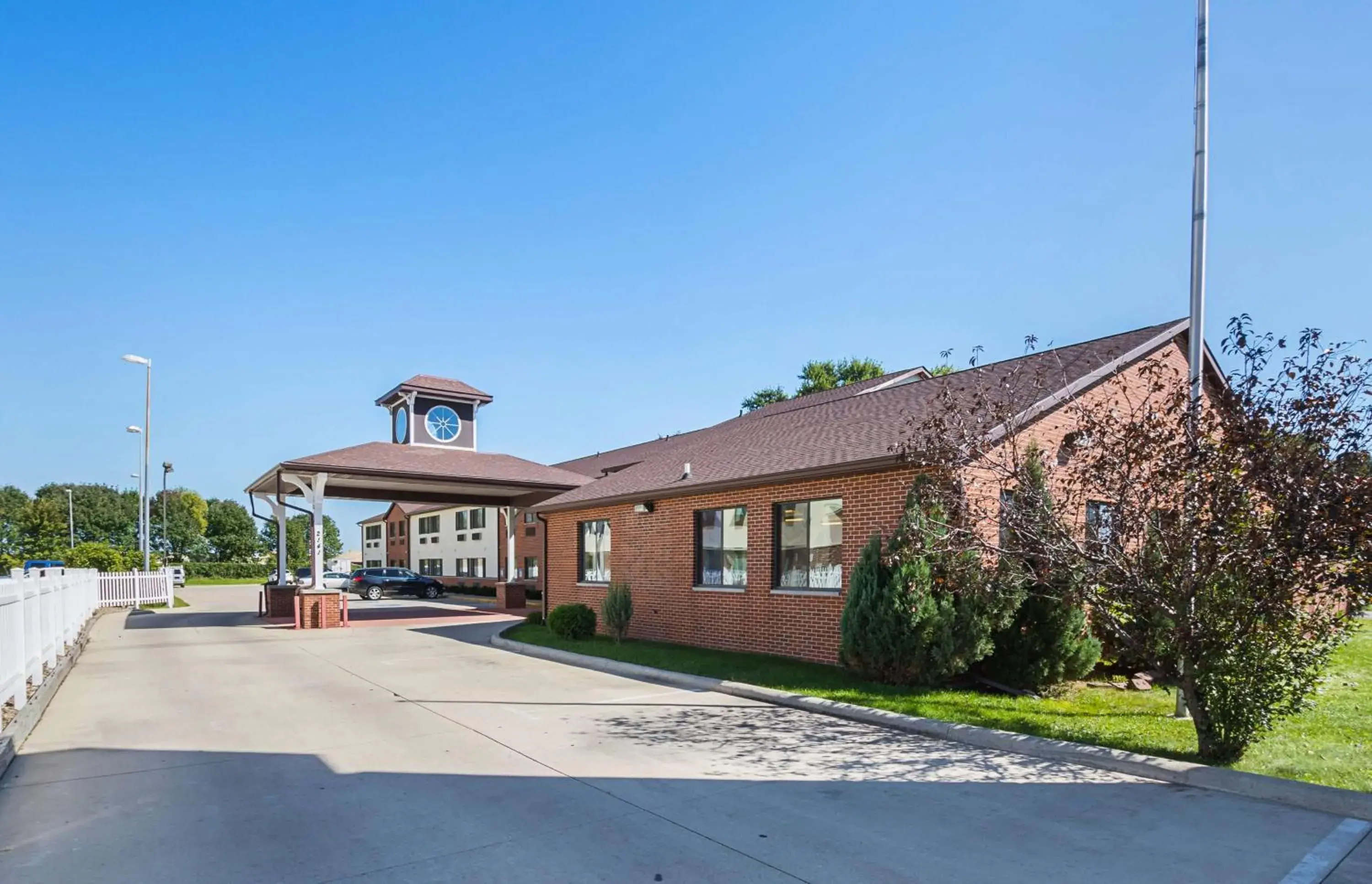 Property building in Motel 6-Waterloo, IA - Crossroads Mall - Cedar Falls Property building in Motel 6-Waterloo, IA - Crossroads Mall - Cedar Falls