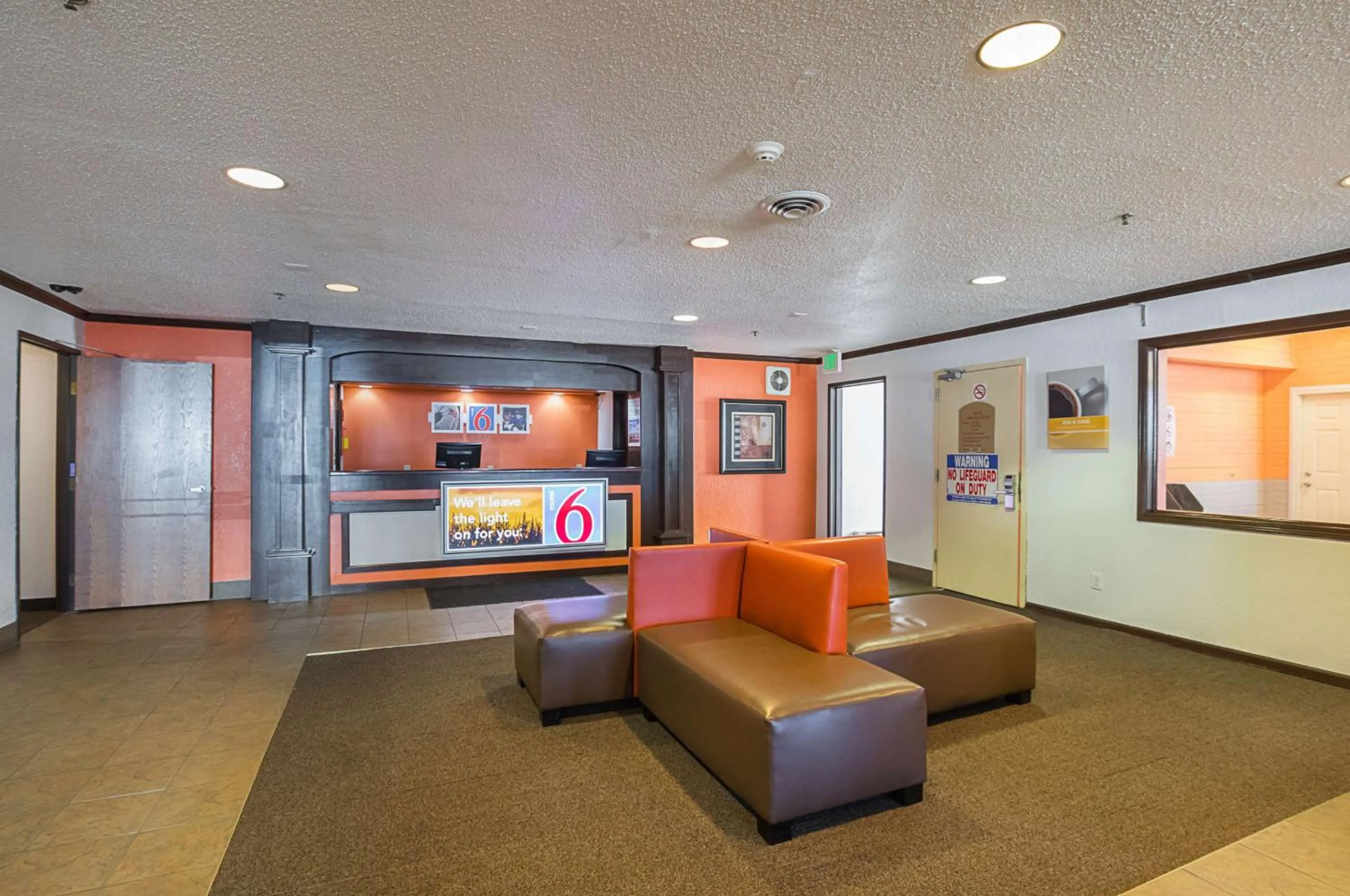 Property logo or sign in Motel 6-Waterloo, IA - Crossroads Mall - Cedar Falls