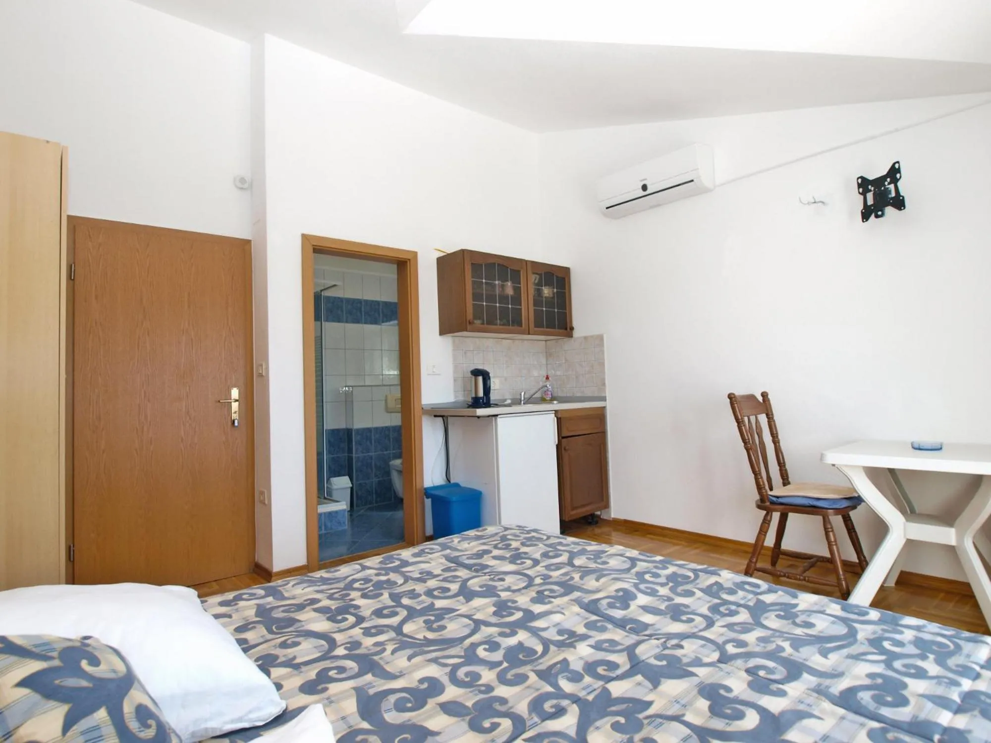 Bed in Apartments Anto 1598