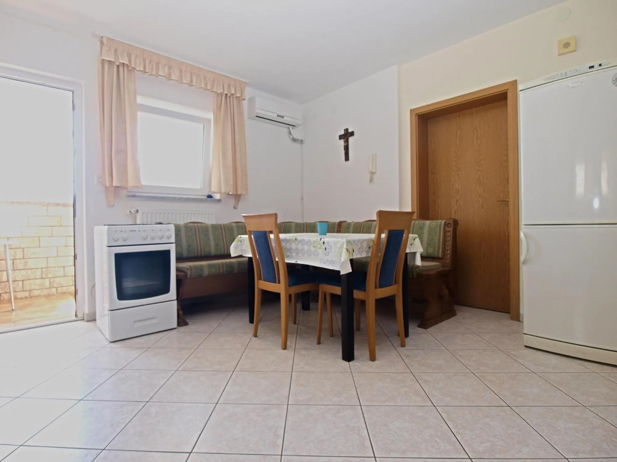 Apartments Anto 1598