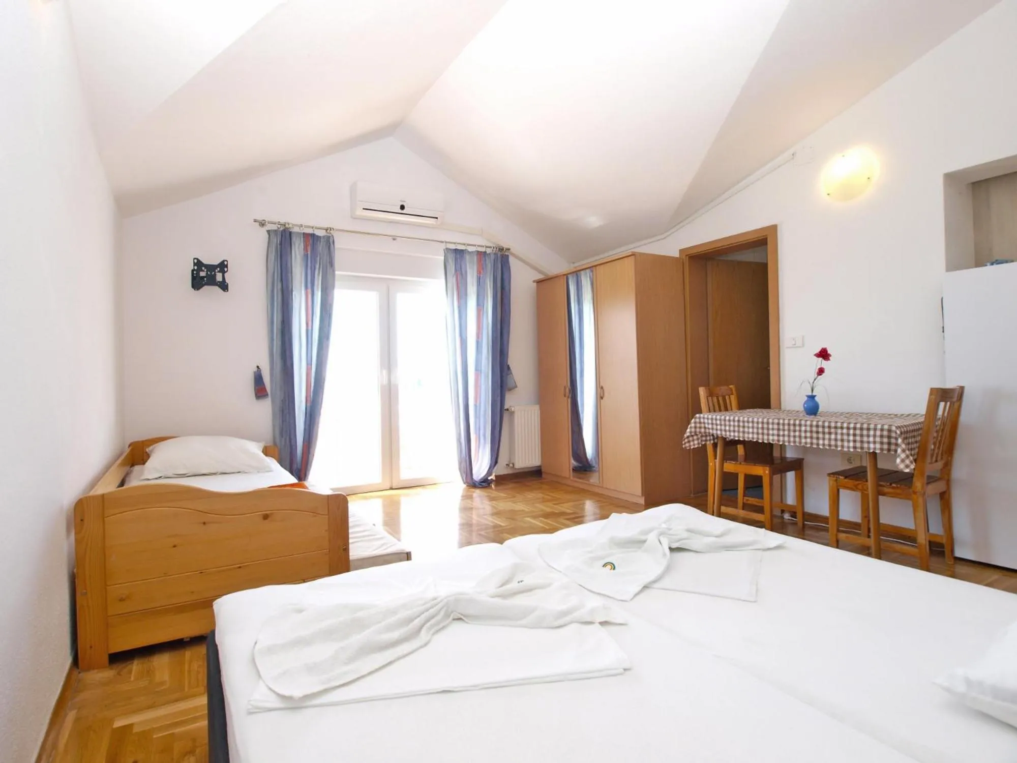 Bed in Apartments Anto 1598