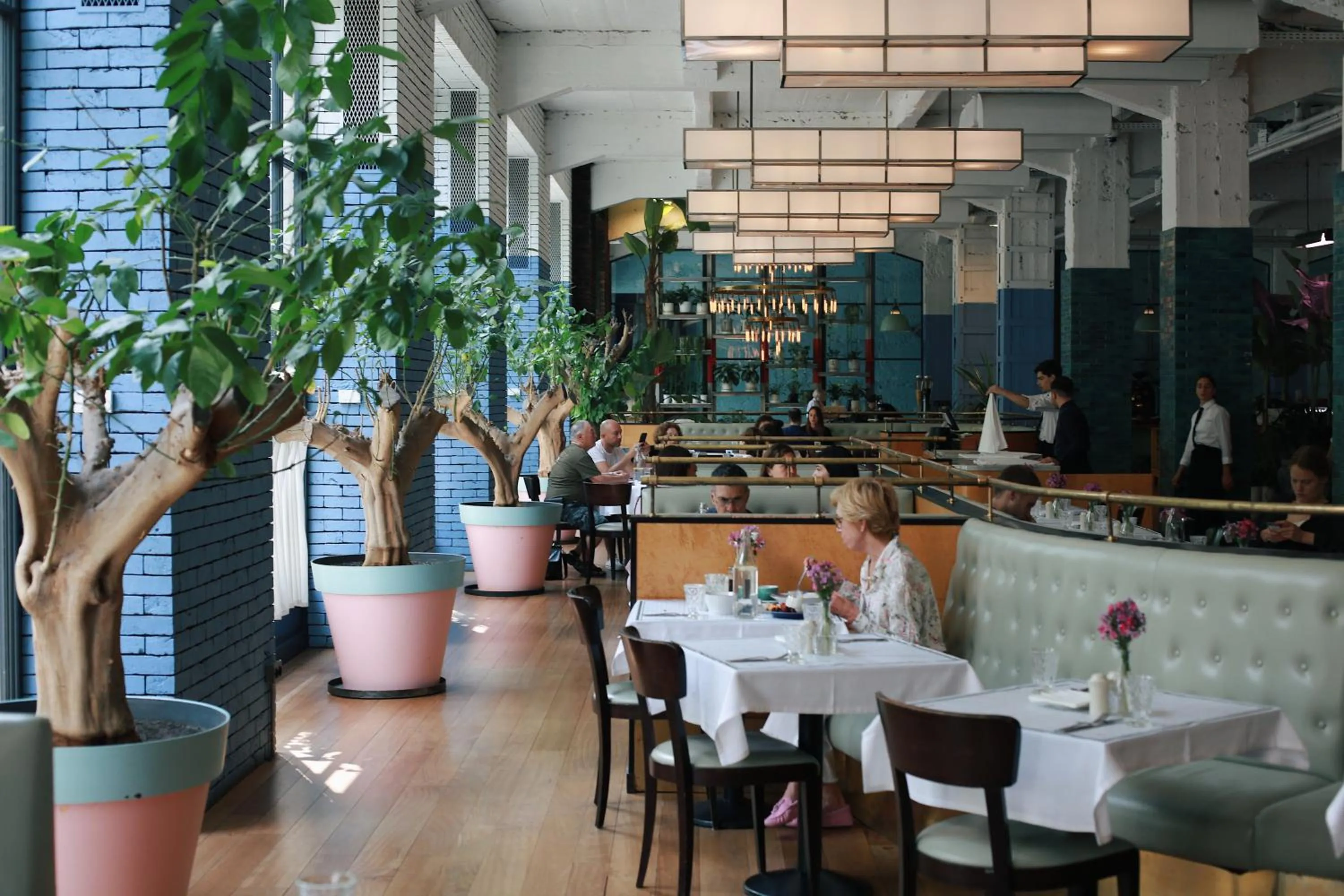 Restaurant/places to eat in Stamba Hotel