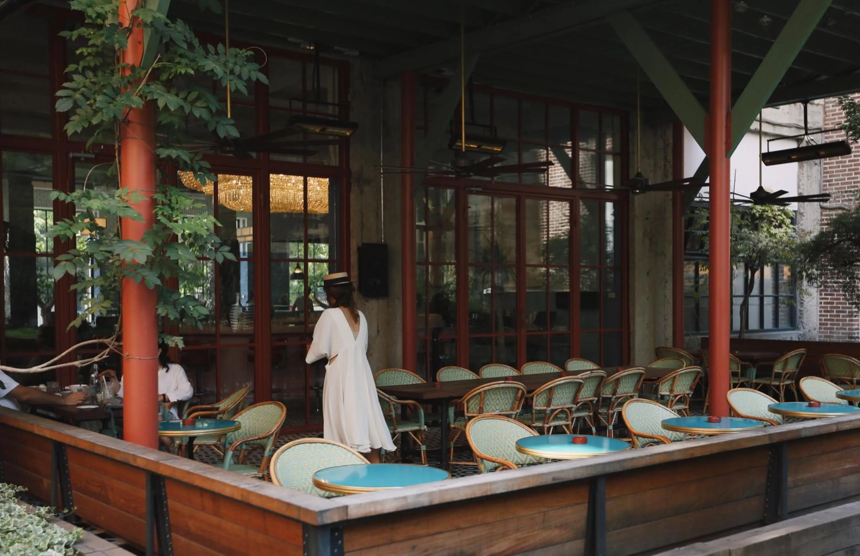 Restaurant/places to eat in Stamba Hotel