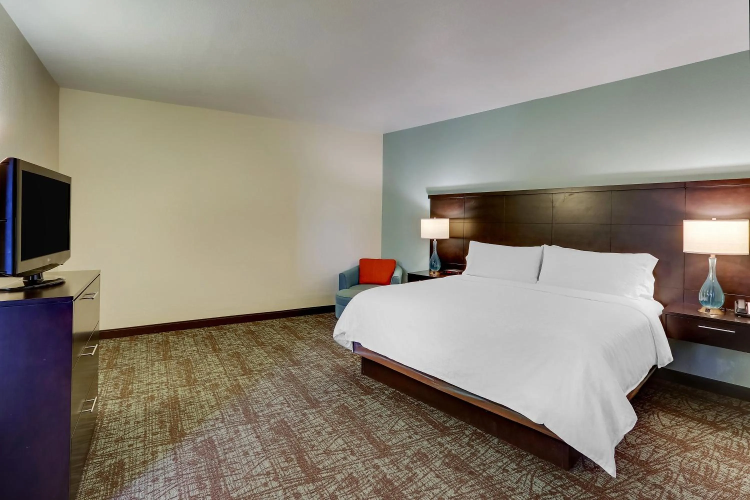 Photo of the whole room, Bed in Staybridge Suites San Angelo by IHG