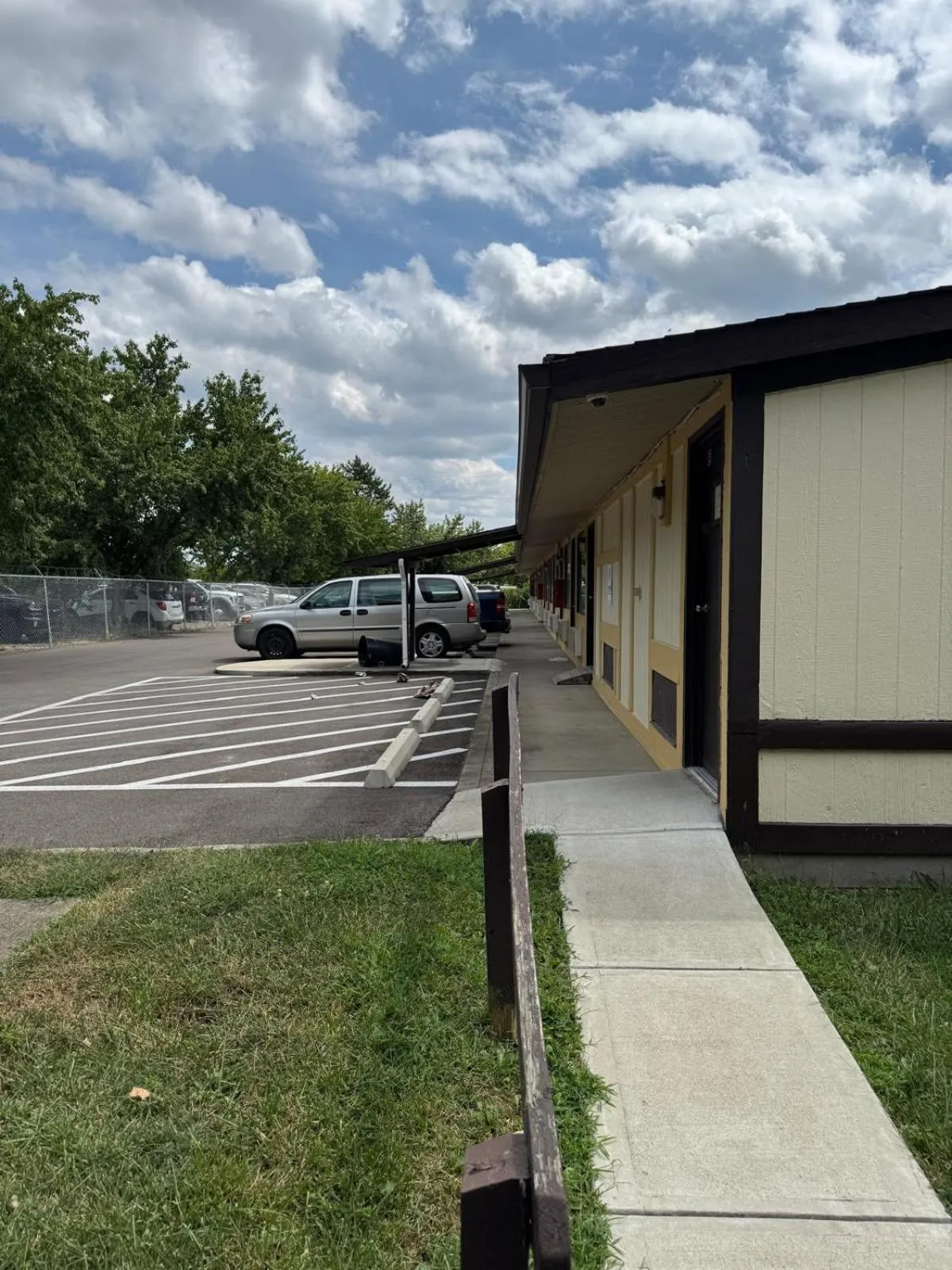 Budgetel Inn & Suites