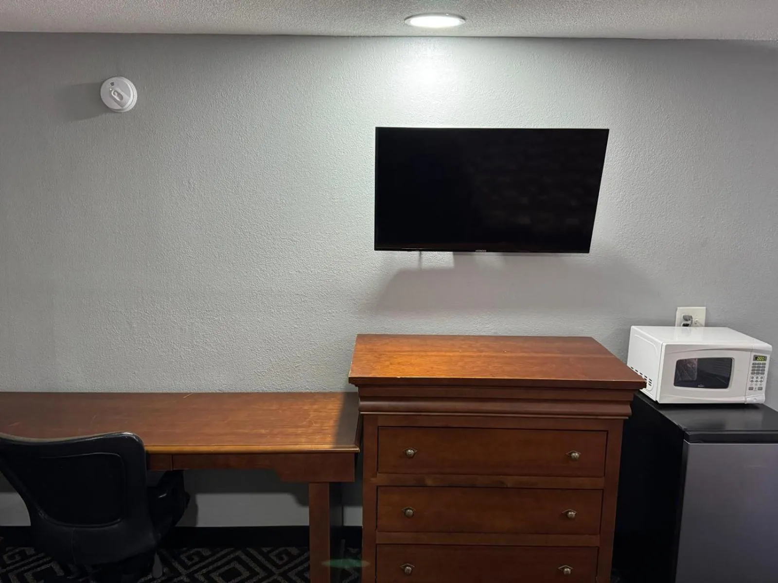 Budgetel Inn & Suites