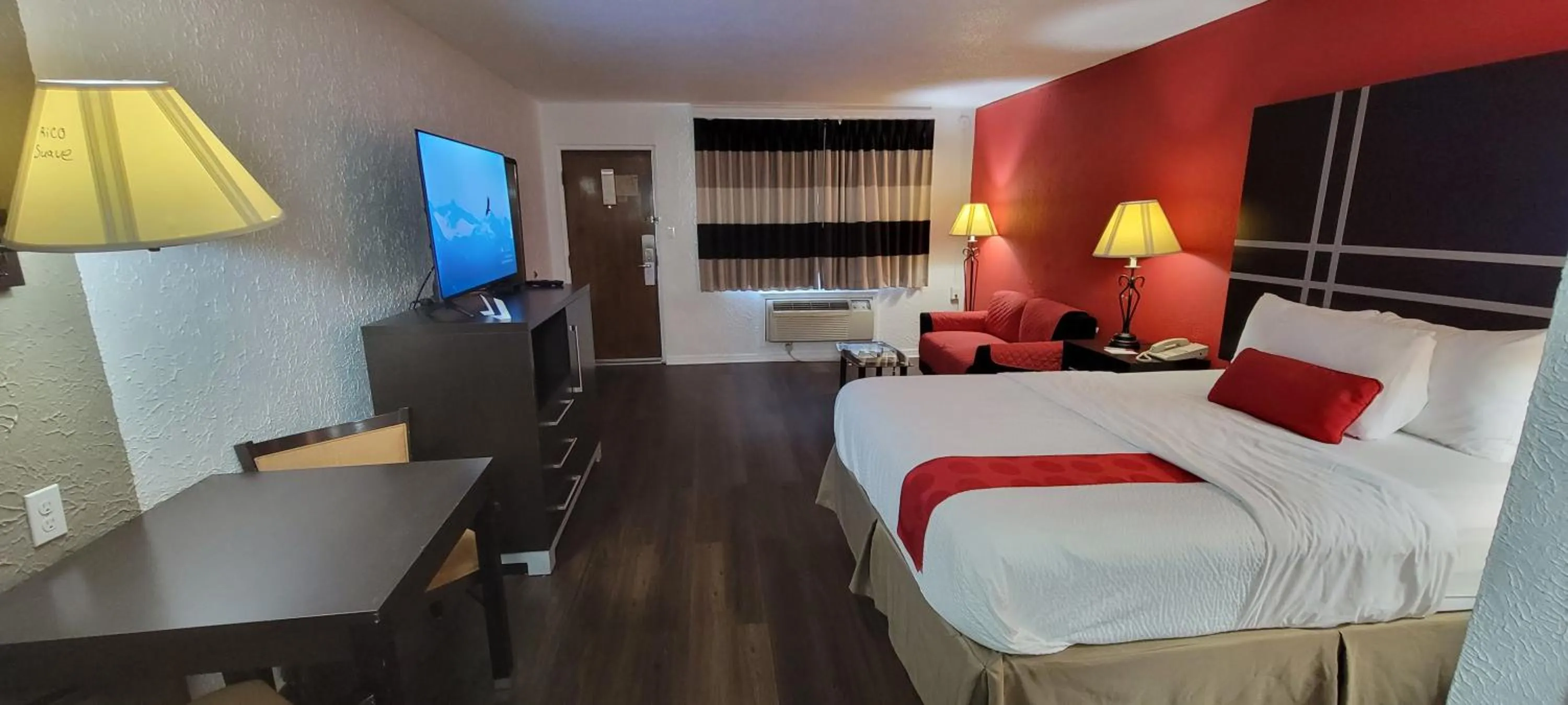 Shower, Bed in Ramada by Wyndham Mountain Home