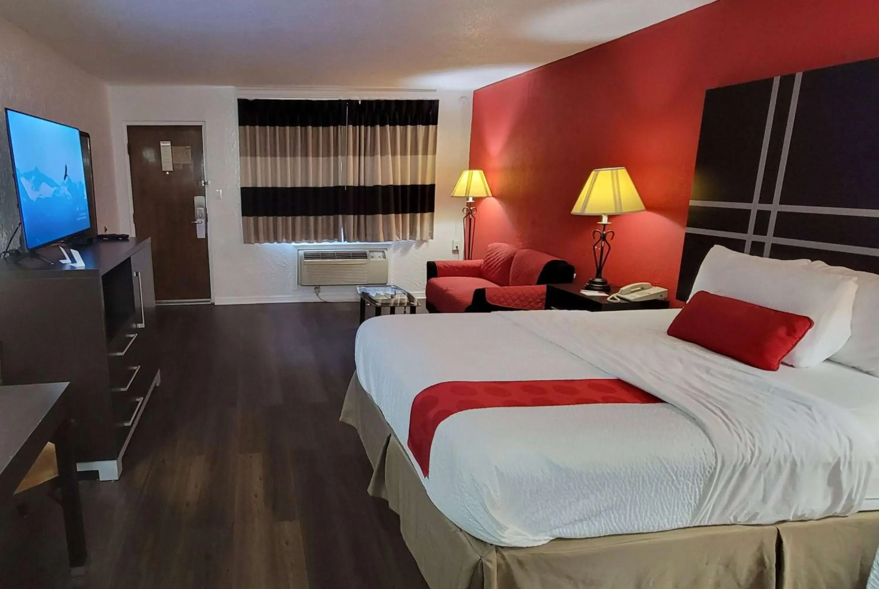 Photo of the whole room, Bed in Ramada by Wyndham Mountain Home Photo of the whole room, Bed in Ramada by Wyndham Mountain Home