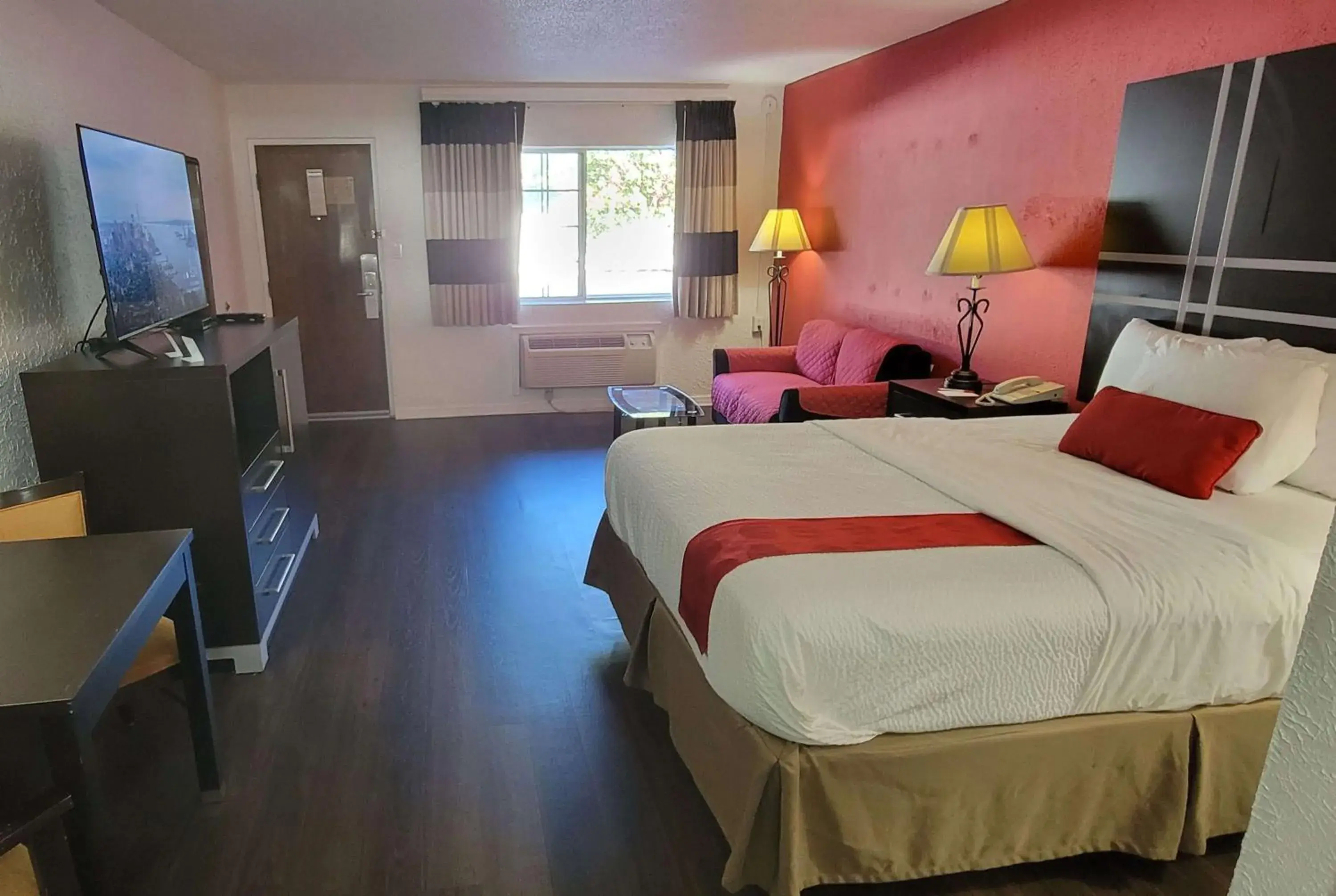 Photo of the whole room, Bed in Ramada by Wyndham Mountain Home Photo of the whole room, Bed in Ramada by Wyndham Mountain Home