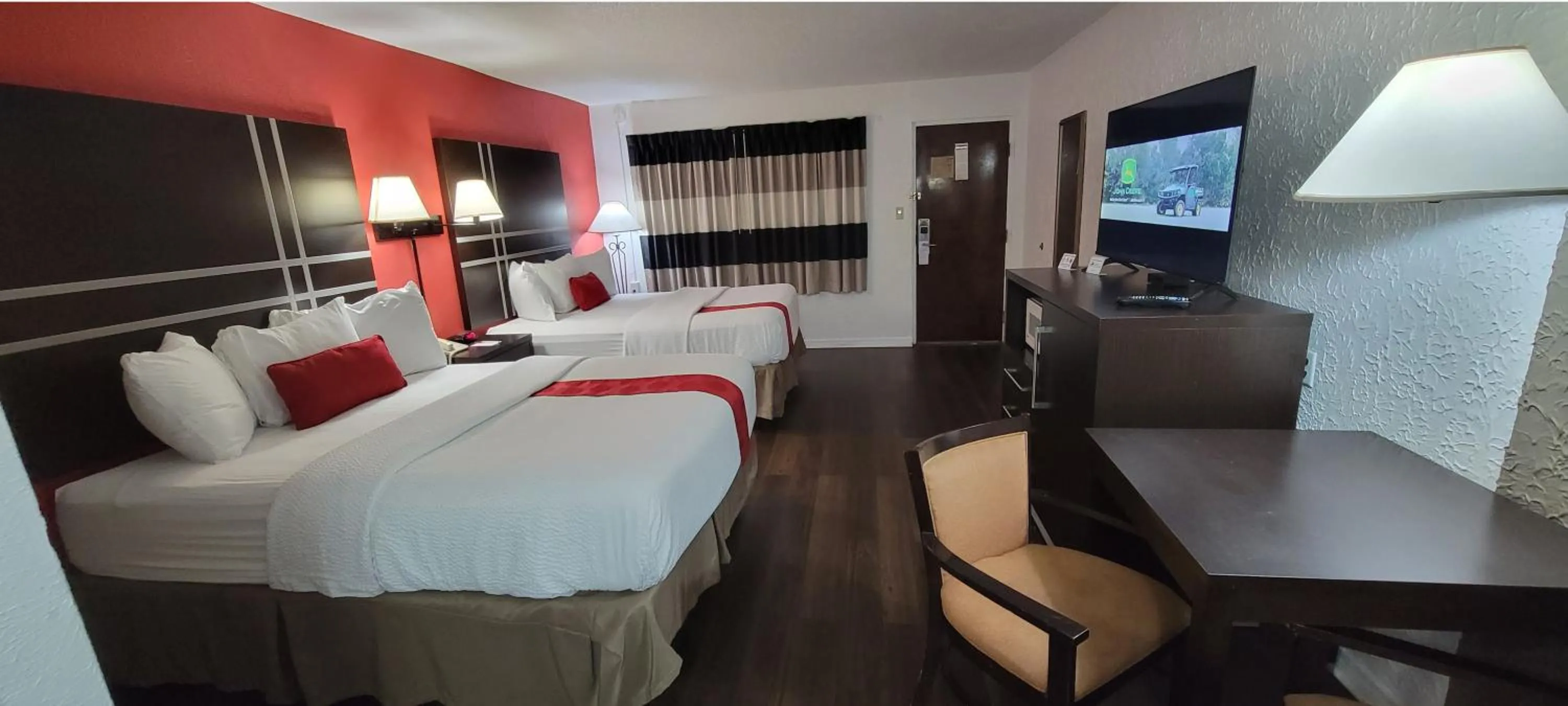 Toilet, Bed in Ramada by Wyndham Mountain Home