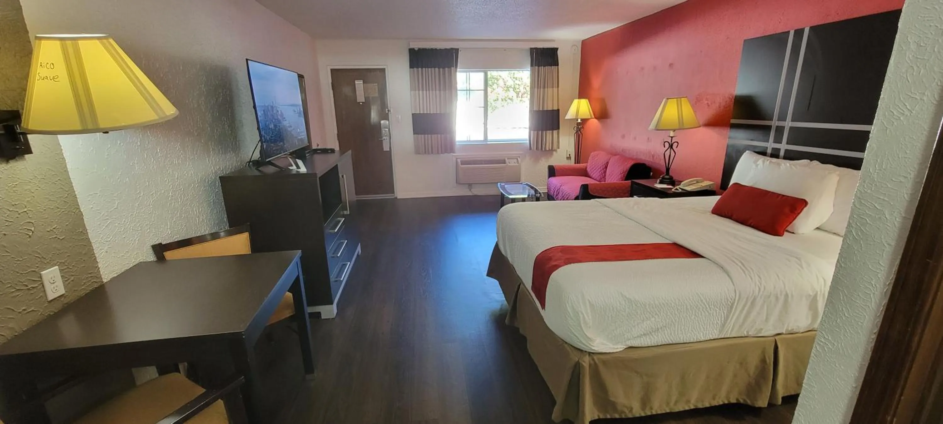 Shower, Bed in Ramada by Wyndham Mountain Home