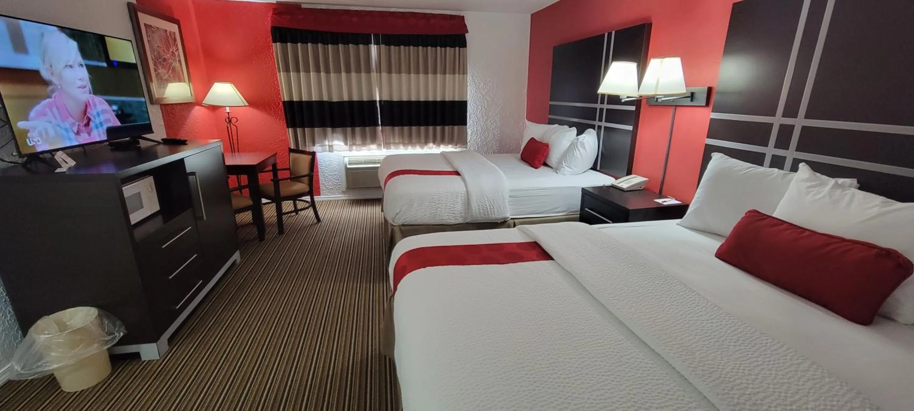 Toilet, Bed in Ramada by Wyndham Mountain Home