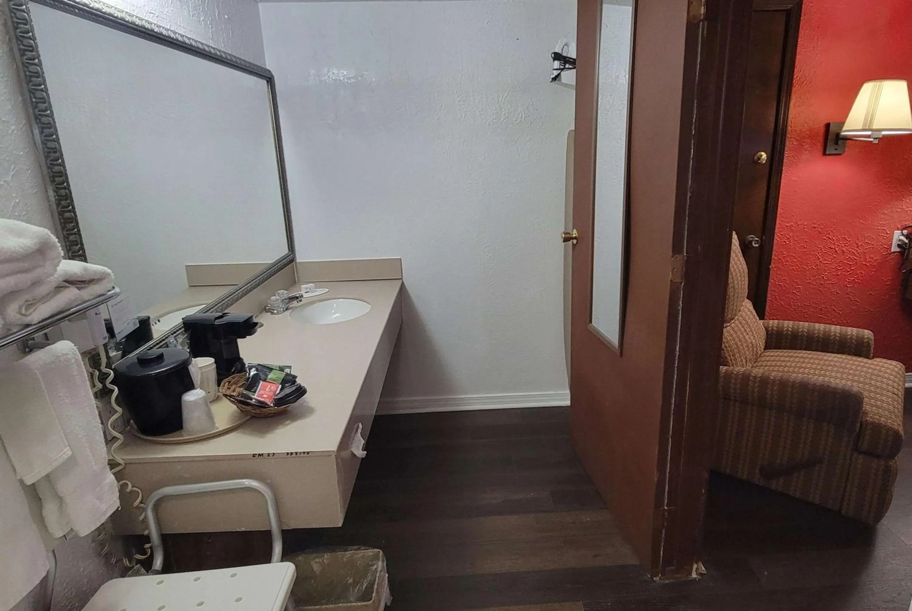 TV and multimedia in Ramada by Wyndham Mountain Home