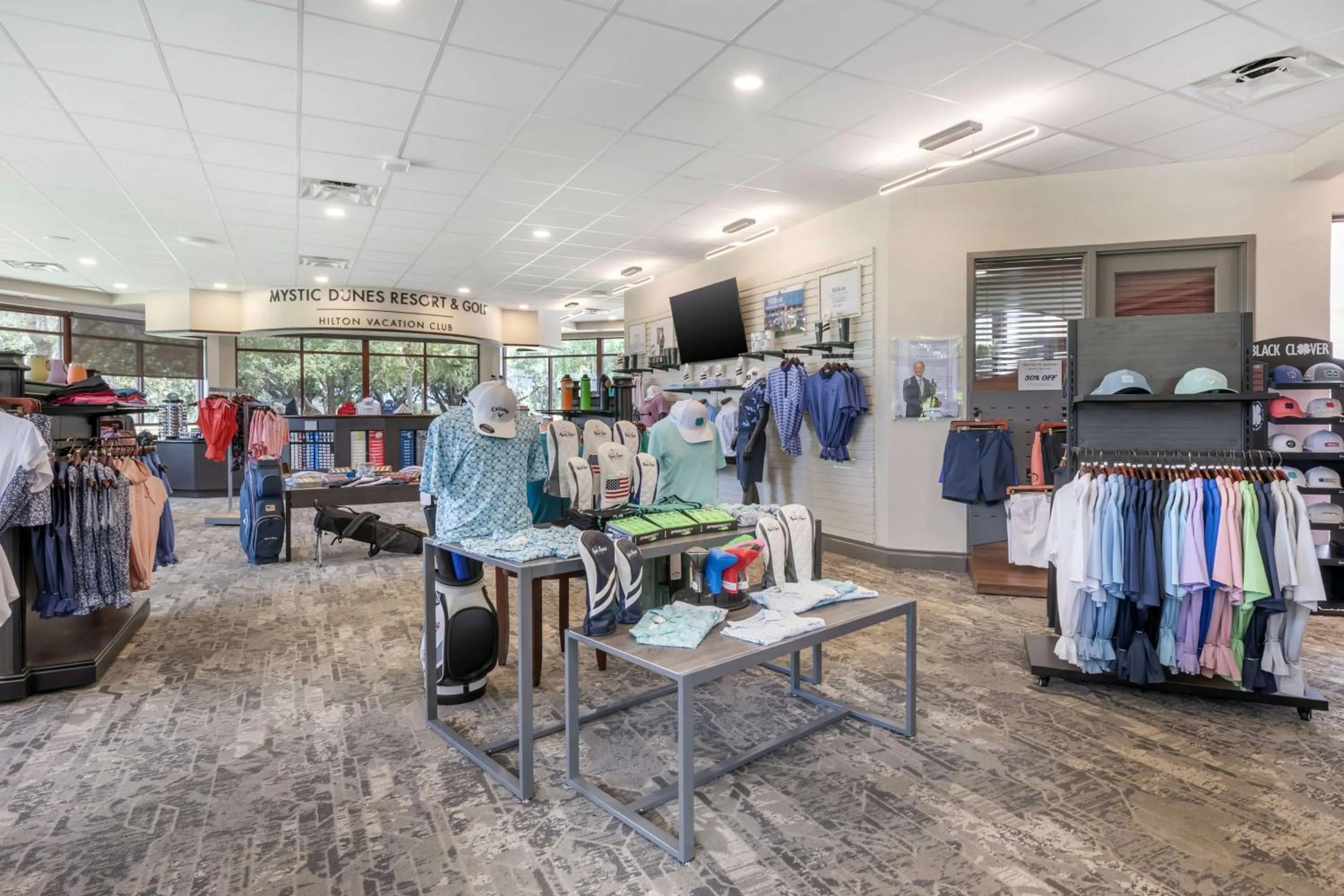 On-site shops in Hilton Vacation Club Mystic Dunes Orlando