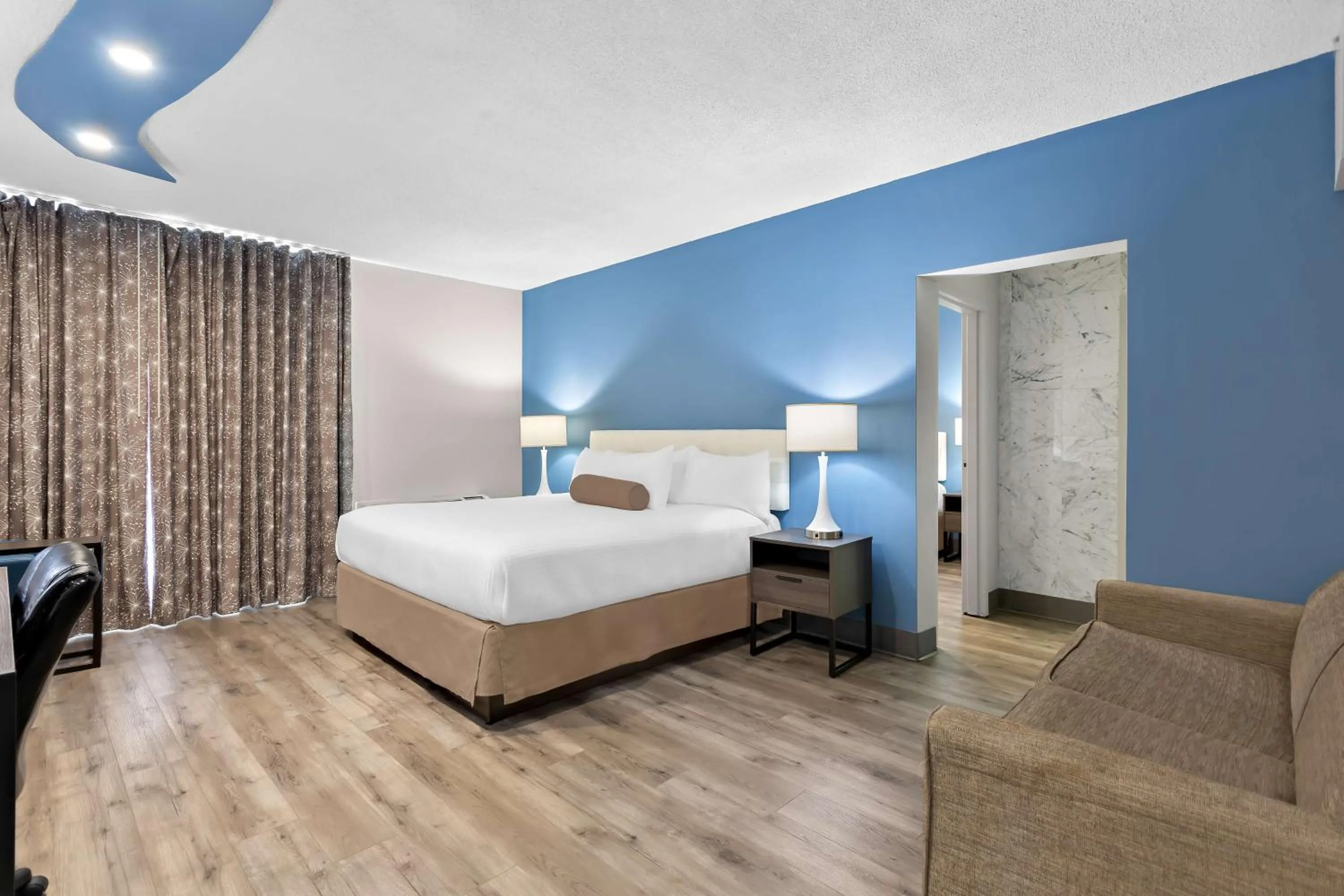 Bedroom, Bed in SureStay Plus by Best Western Windsor