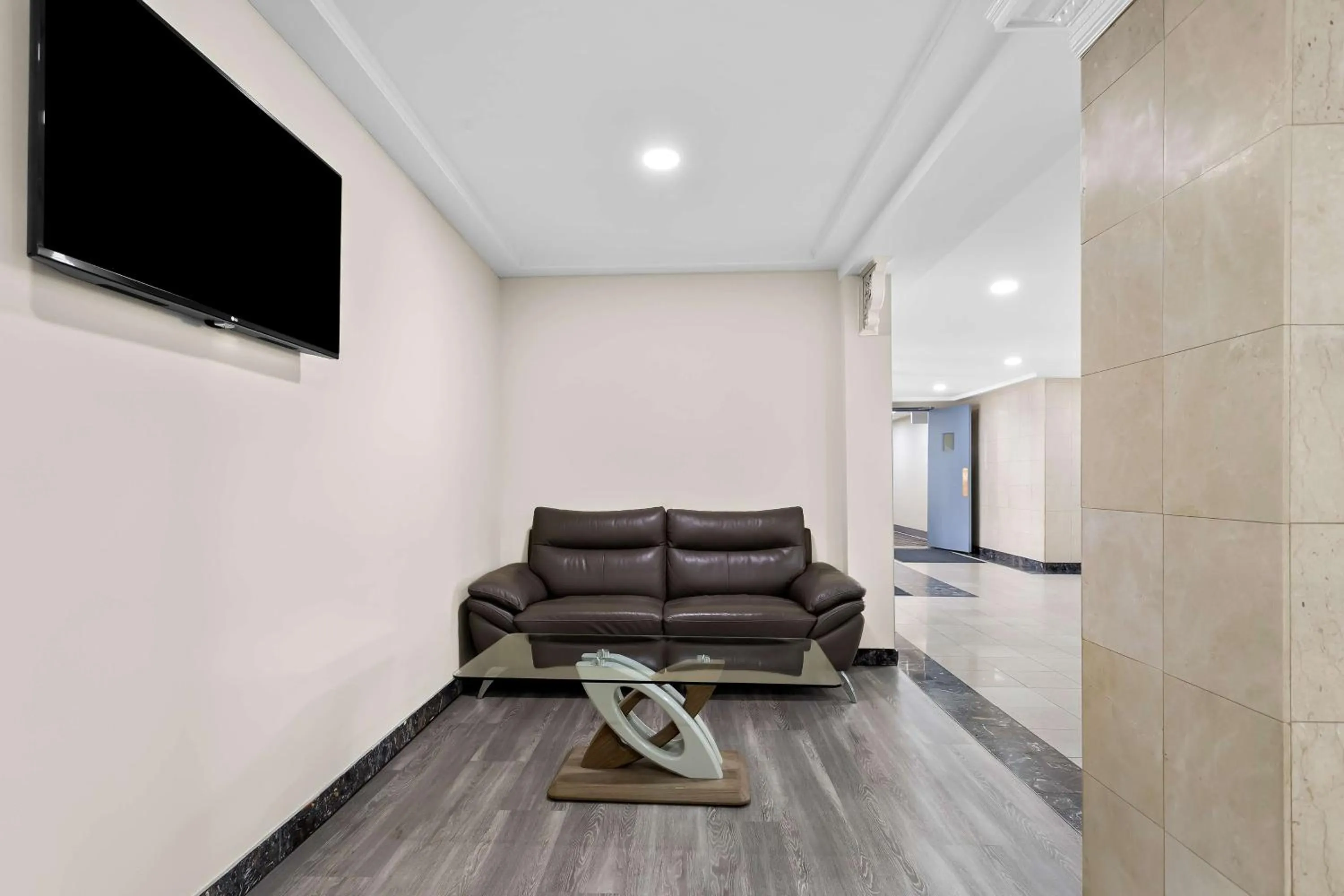 Lobby or reception in SureStay Plus by Best Western Windsor