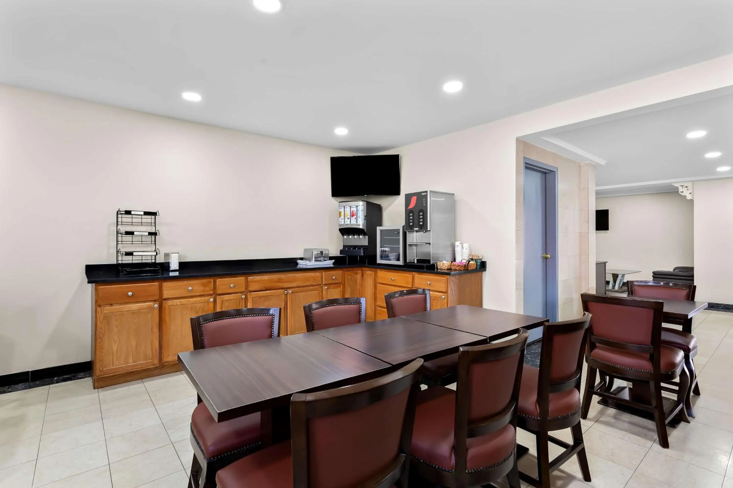 Restaurant/places to eat in SureStay Plus by Best Western Windsor