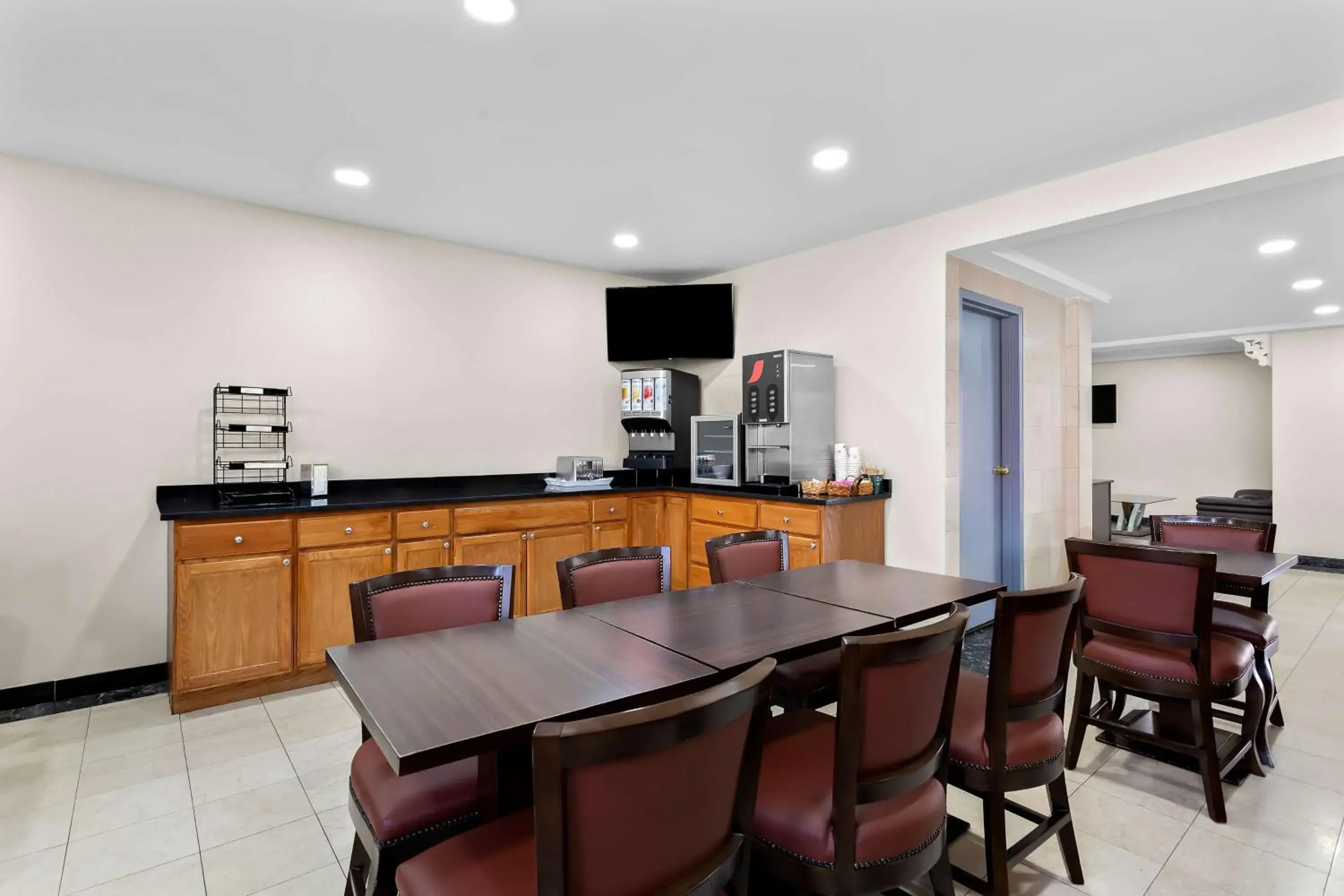 Restaurant/places to eat in SureStay Plus by Best Western Windsor Restaurant/places to eat in SureStay Plus by Best Western Windsor