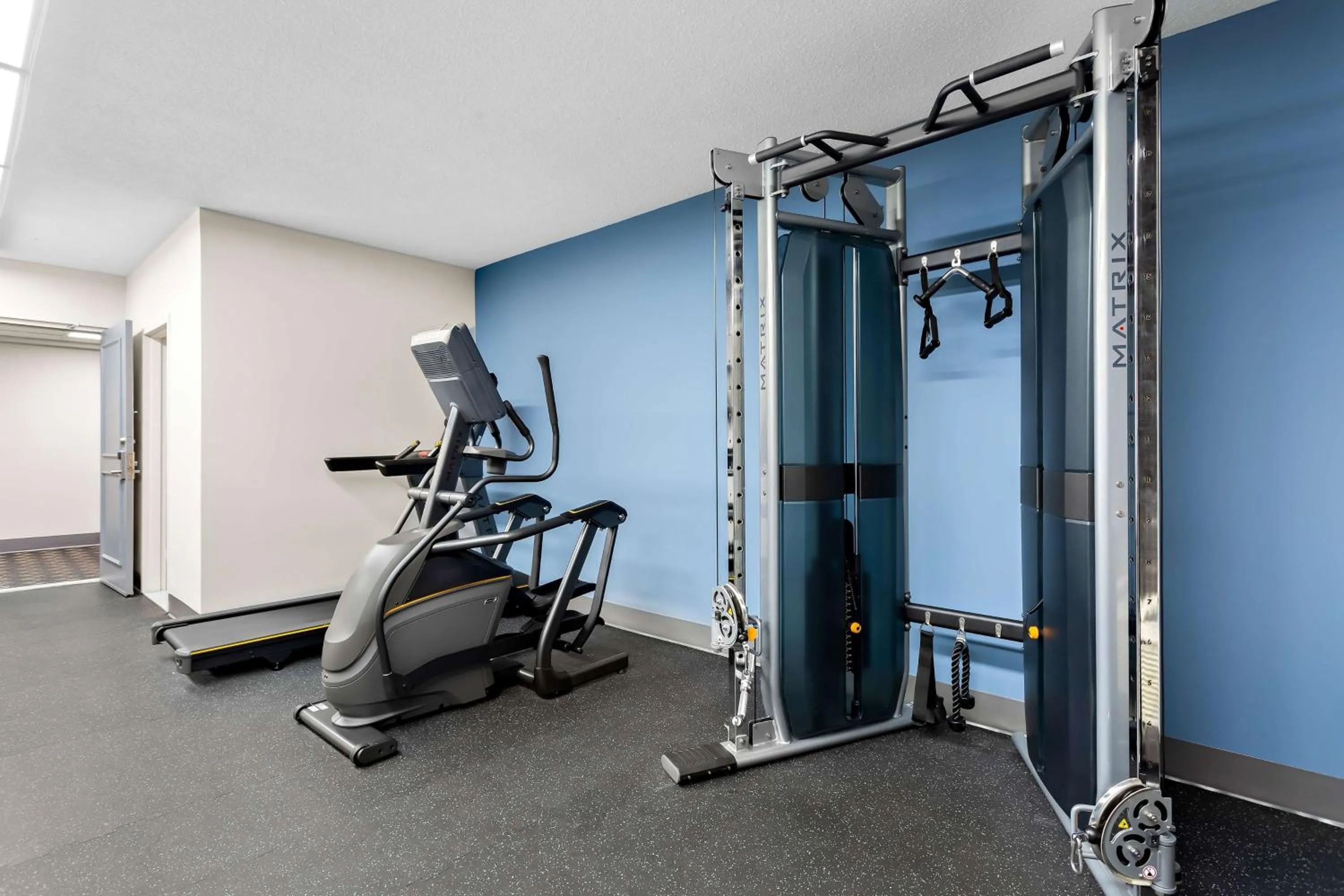 Fitness centre/facilities in SureStay Plus by Best Western Windsor