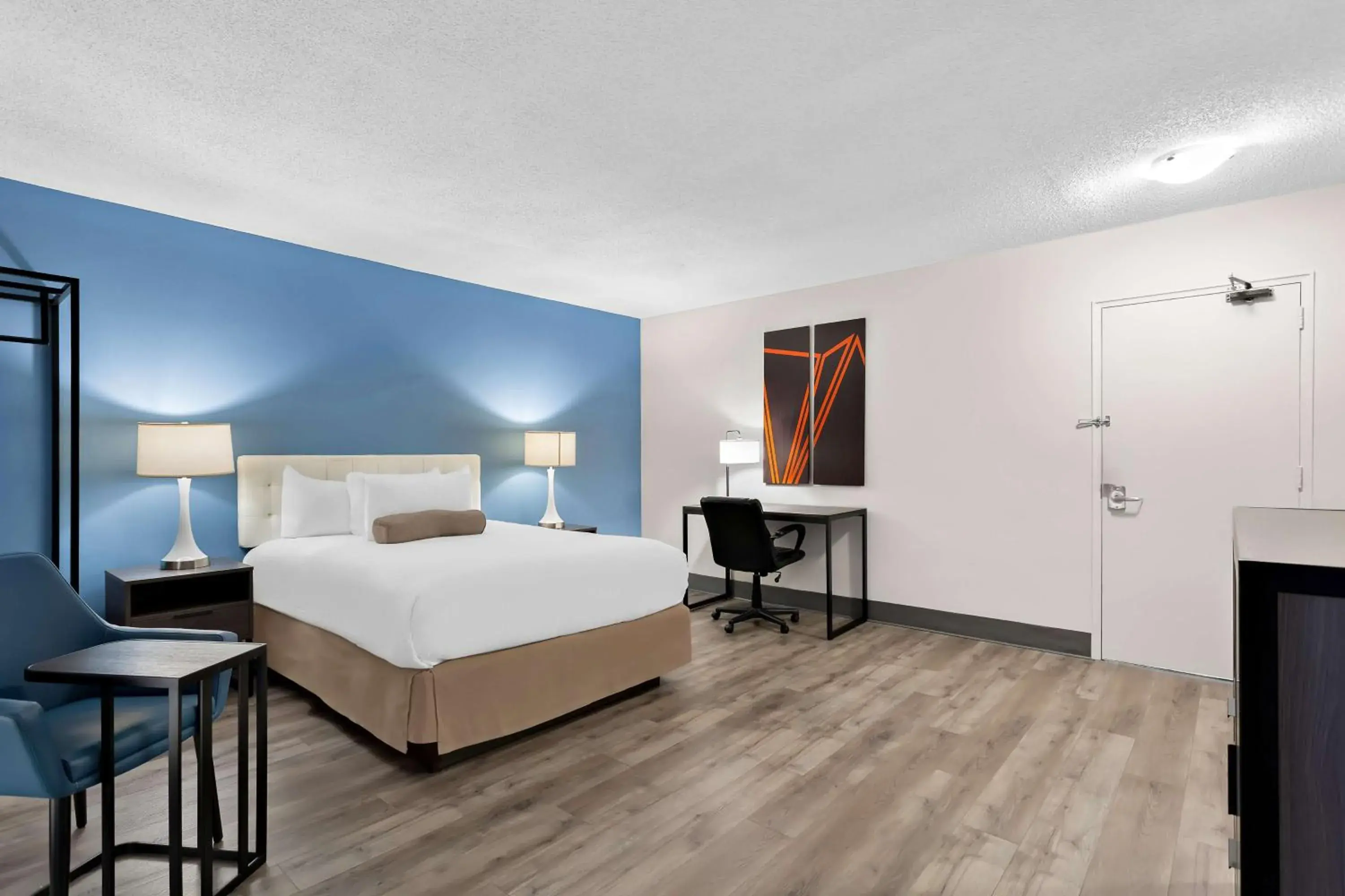 Bedroom, Bed in SureStay Plus by Best Western Windsor Bedroom, Bed in SureStay Plus by Best Western Windsor