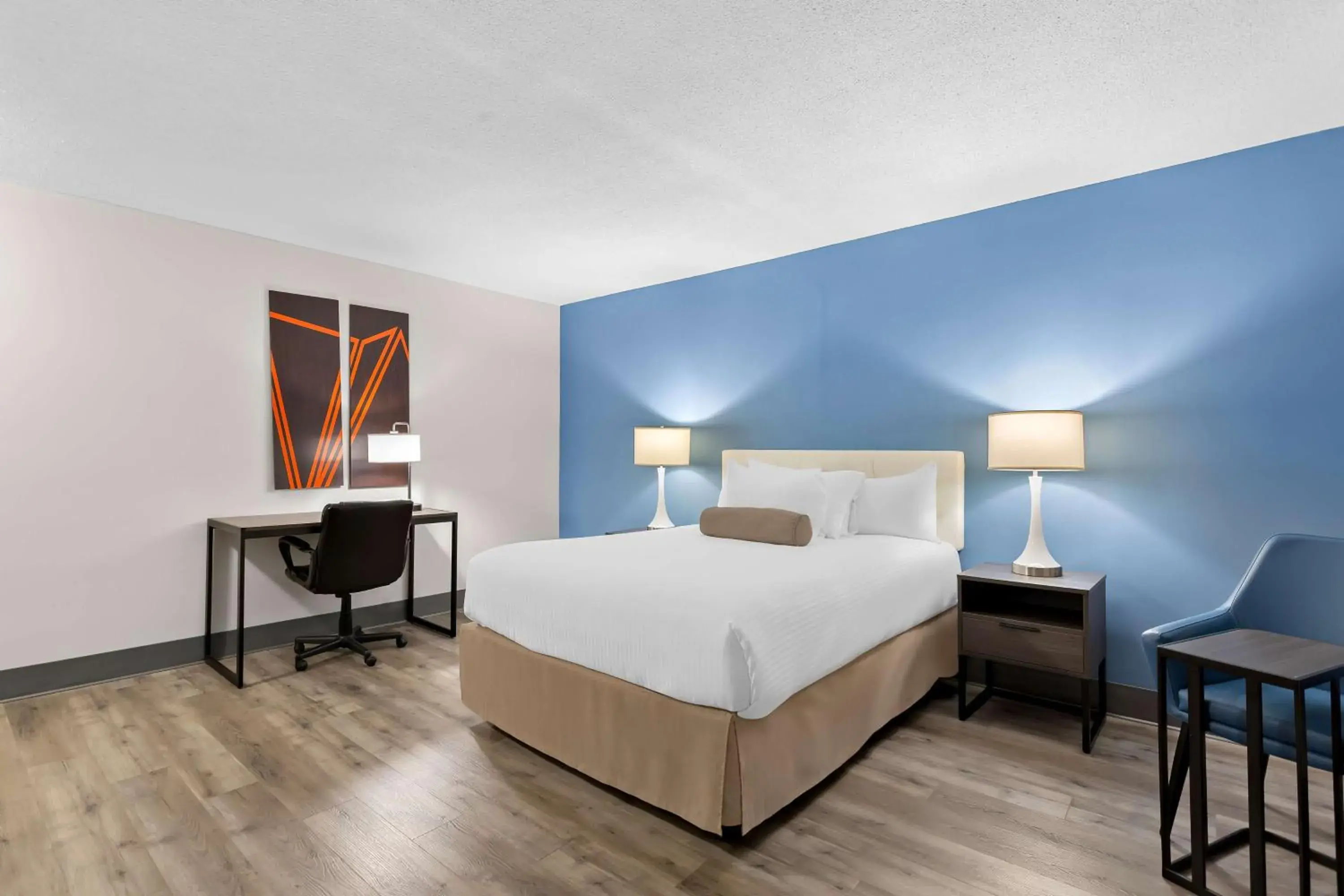 Bedroom, Bed in SureStay Plus by Best Western Windsor Bedroom, Bed in SureStay Plus by Best Western Windsor