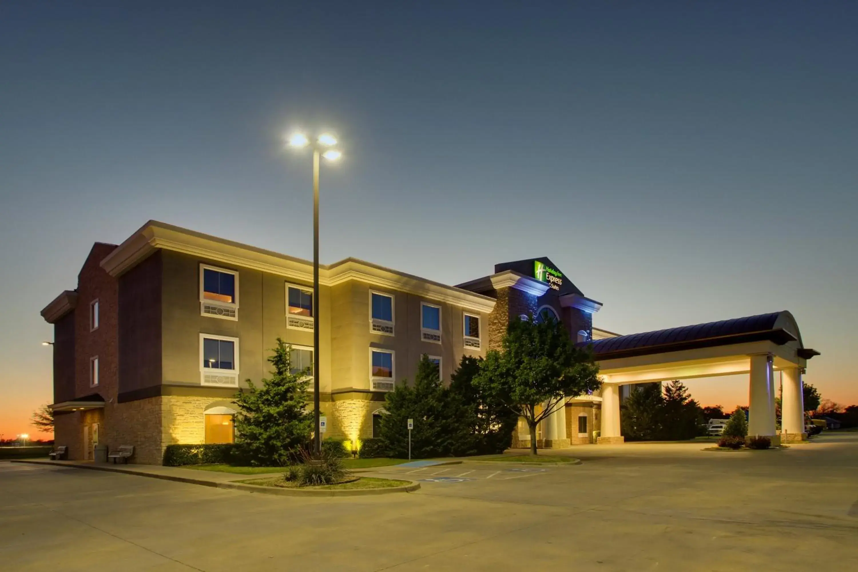 Property building in Holiday Inn Express Vernon College Area Highway 287 by IHG Property building in Holiday Inn Express Vernon College Area Highway 287 by IHG