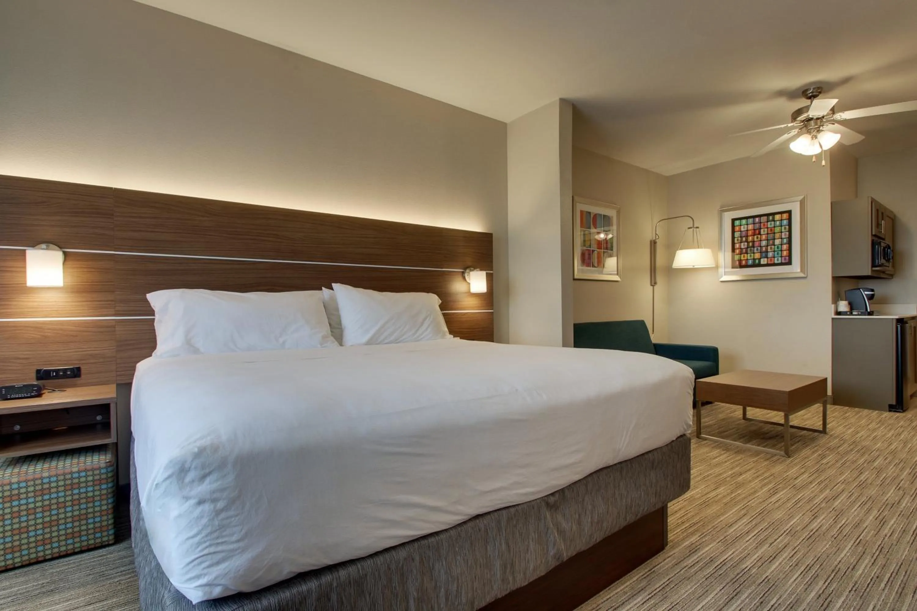 Bedroom, Bed in Holiday Inn Express Vernon College Area Highway 287 by IHG