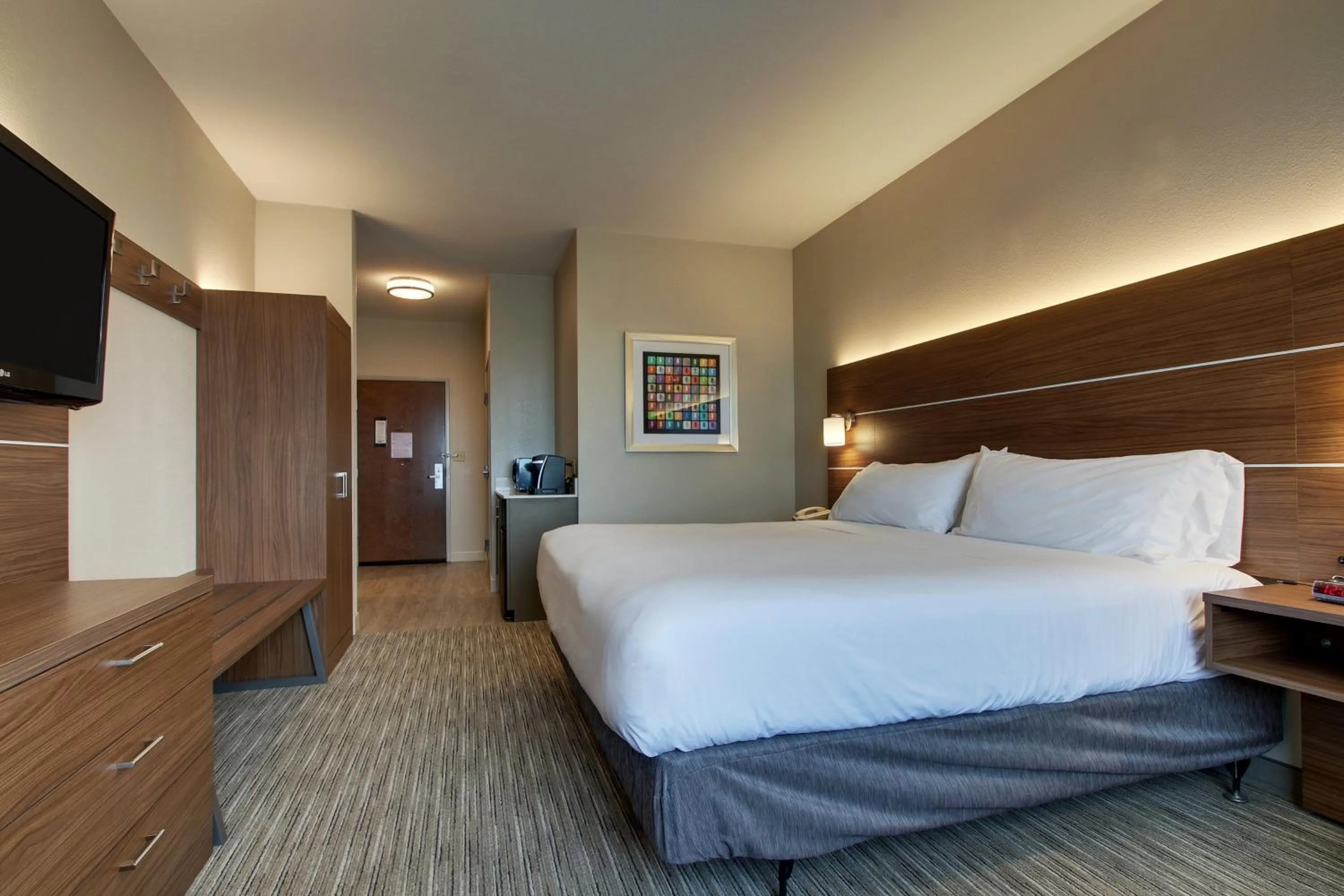 Photo of the whole room, Bed in Holiday Inn Express Vernon College Area Highway 287 by IHG