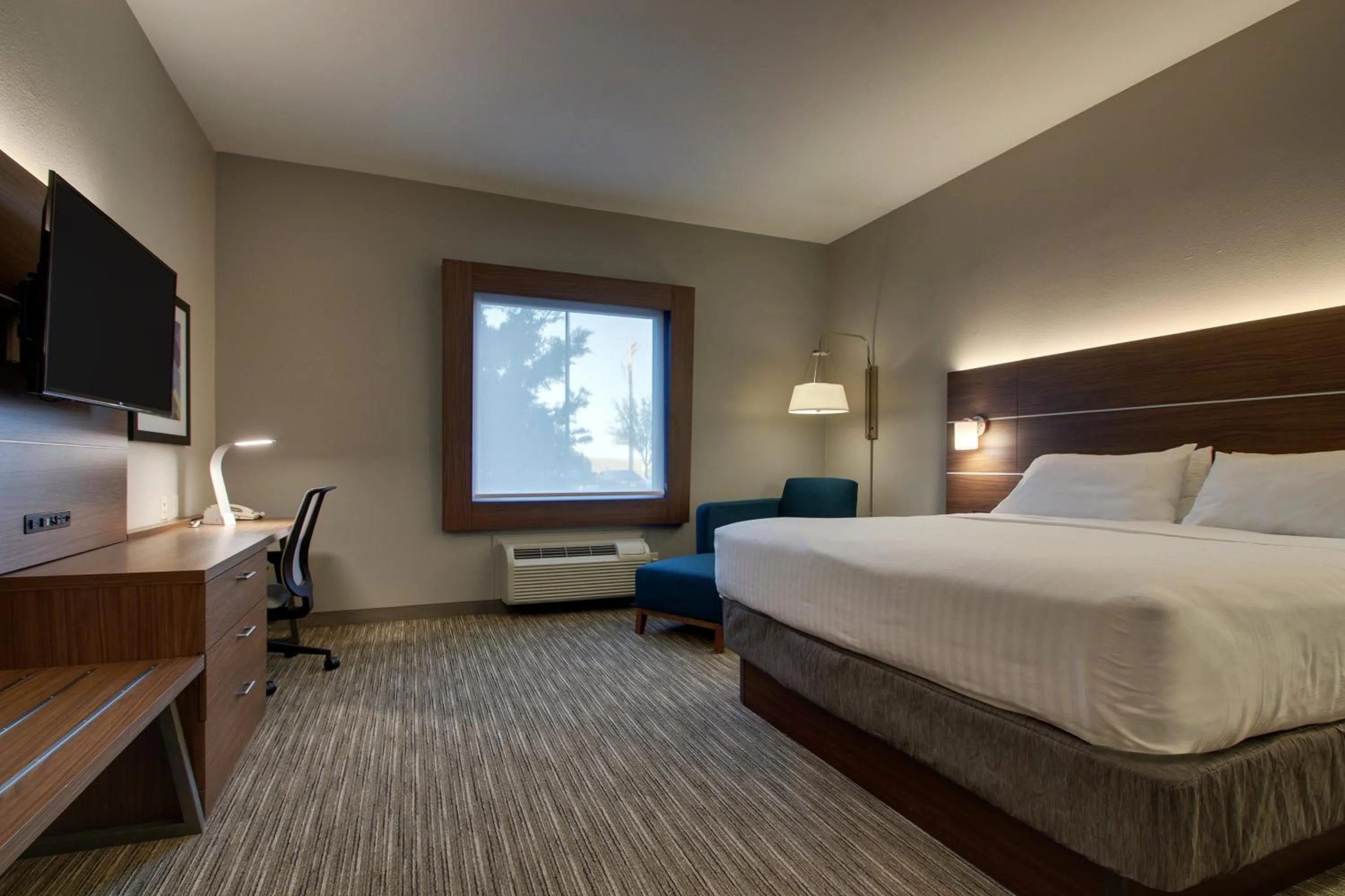 Photo of the whole room, Bed in Holiday Inn Express Vernon College Area Highway 287 by IHG