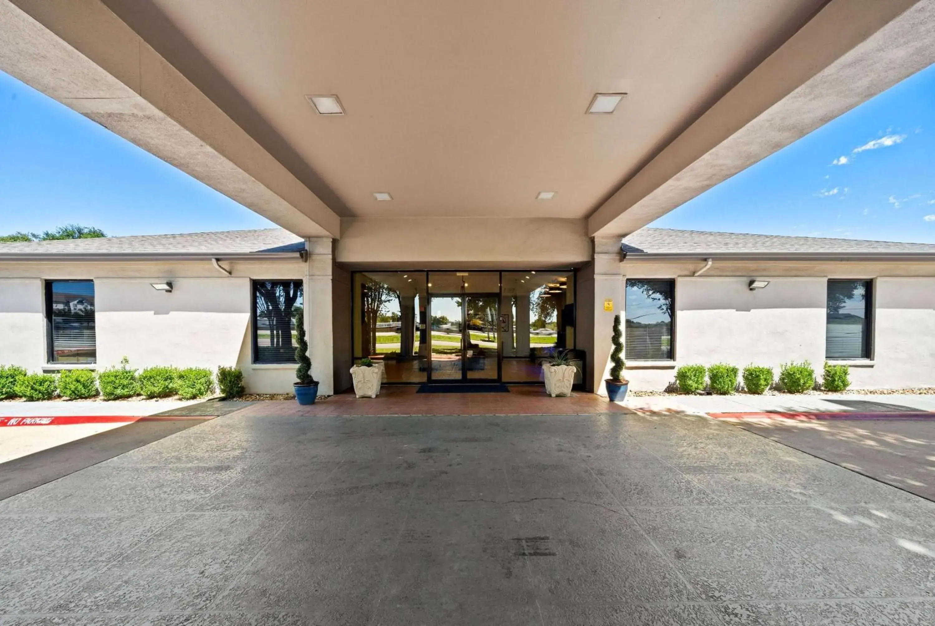Property building in Best Western Round Rock Property building in Best Western Round Rock
