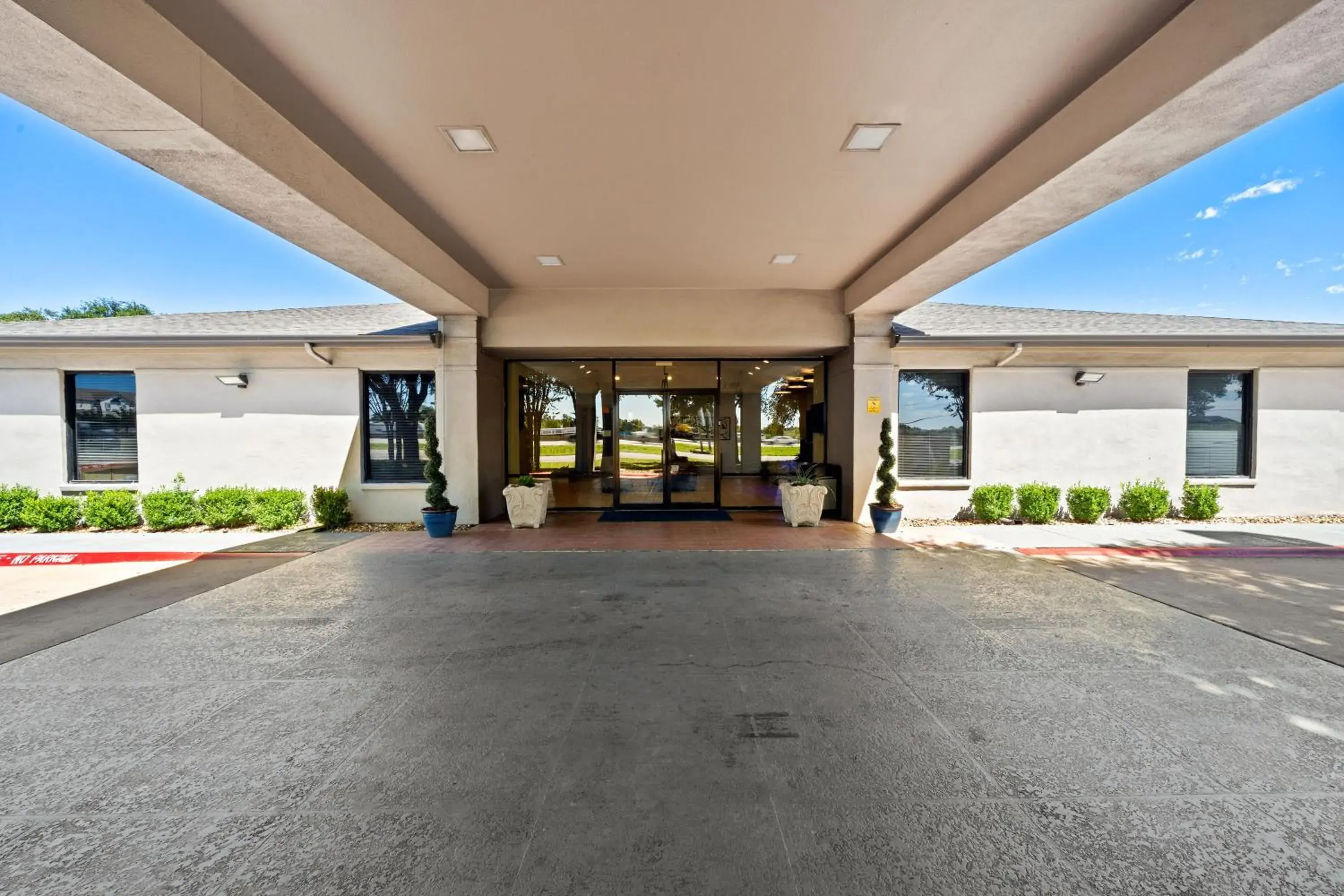 Property building in Best Western Round Rock Property building in Best Western Round Rock