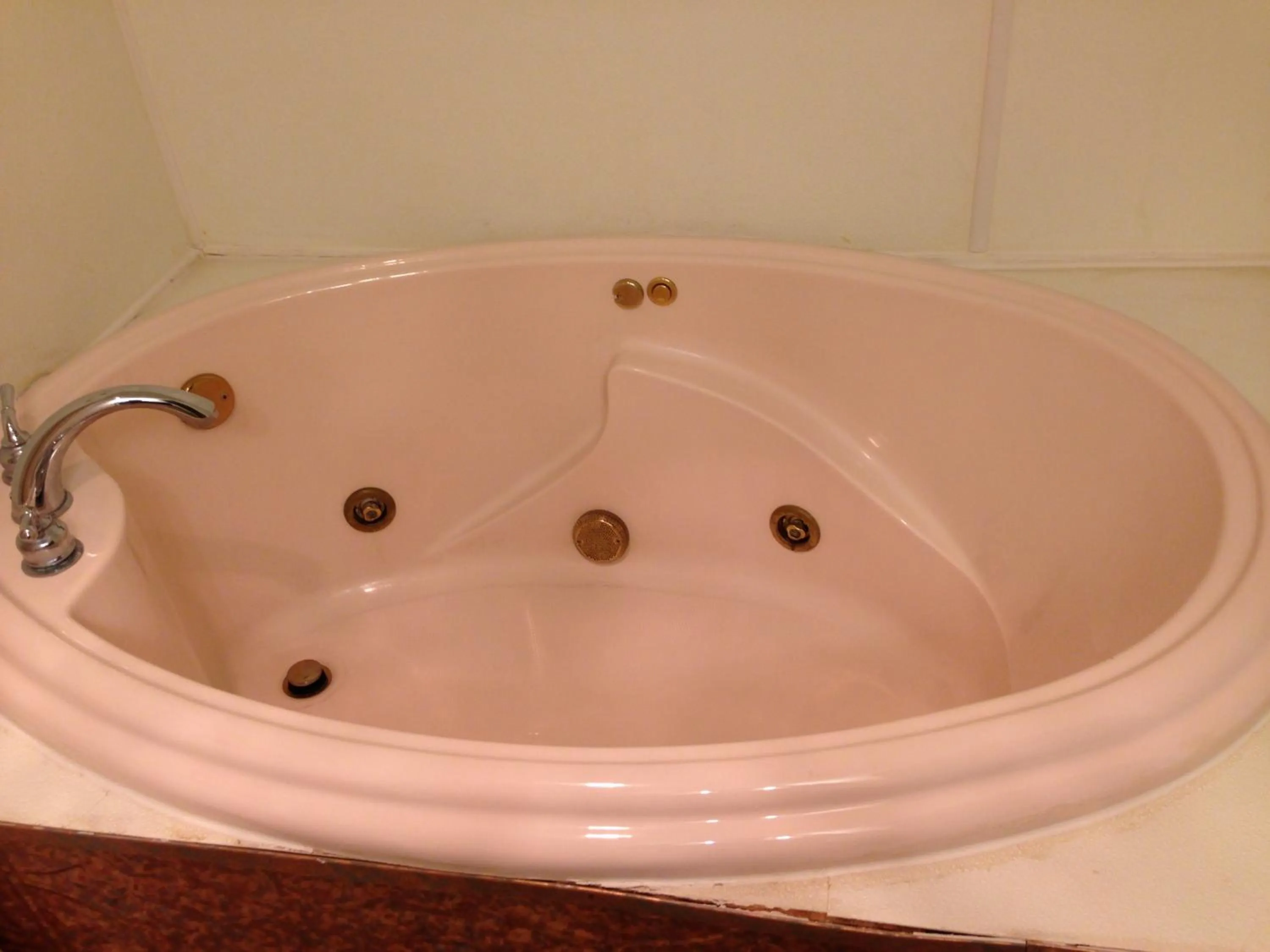 Bathroom in Americas Best Value Inn Macomb