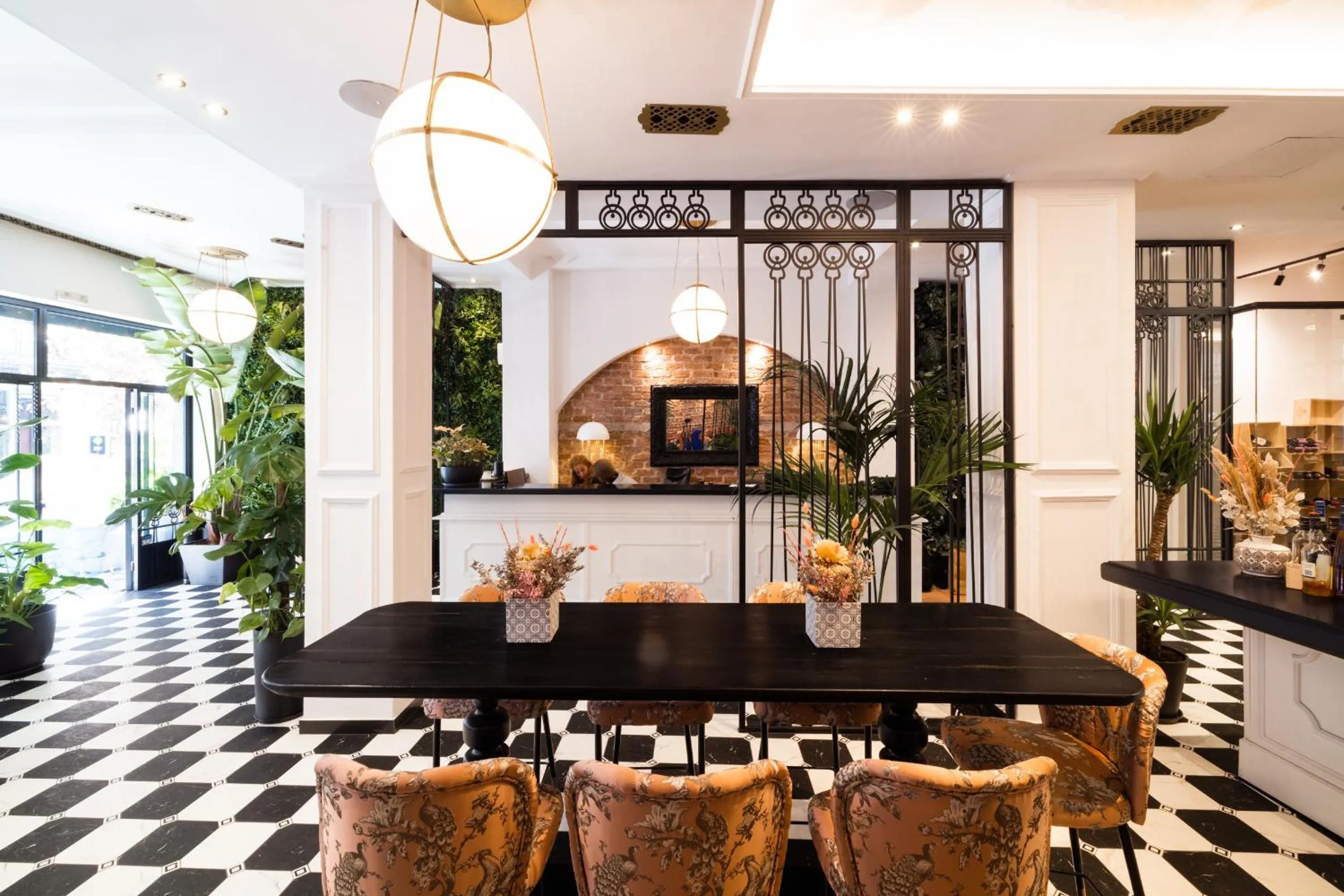 Restaurant/places to eat in The Mood Luxury Rooms