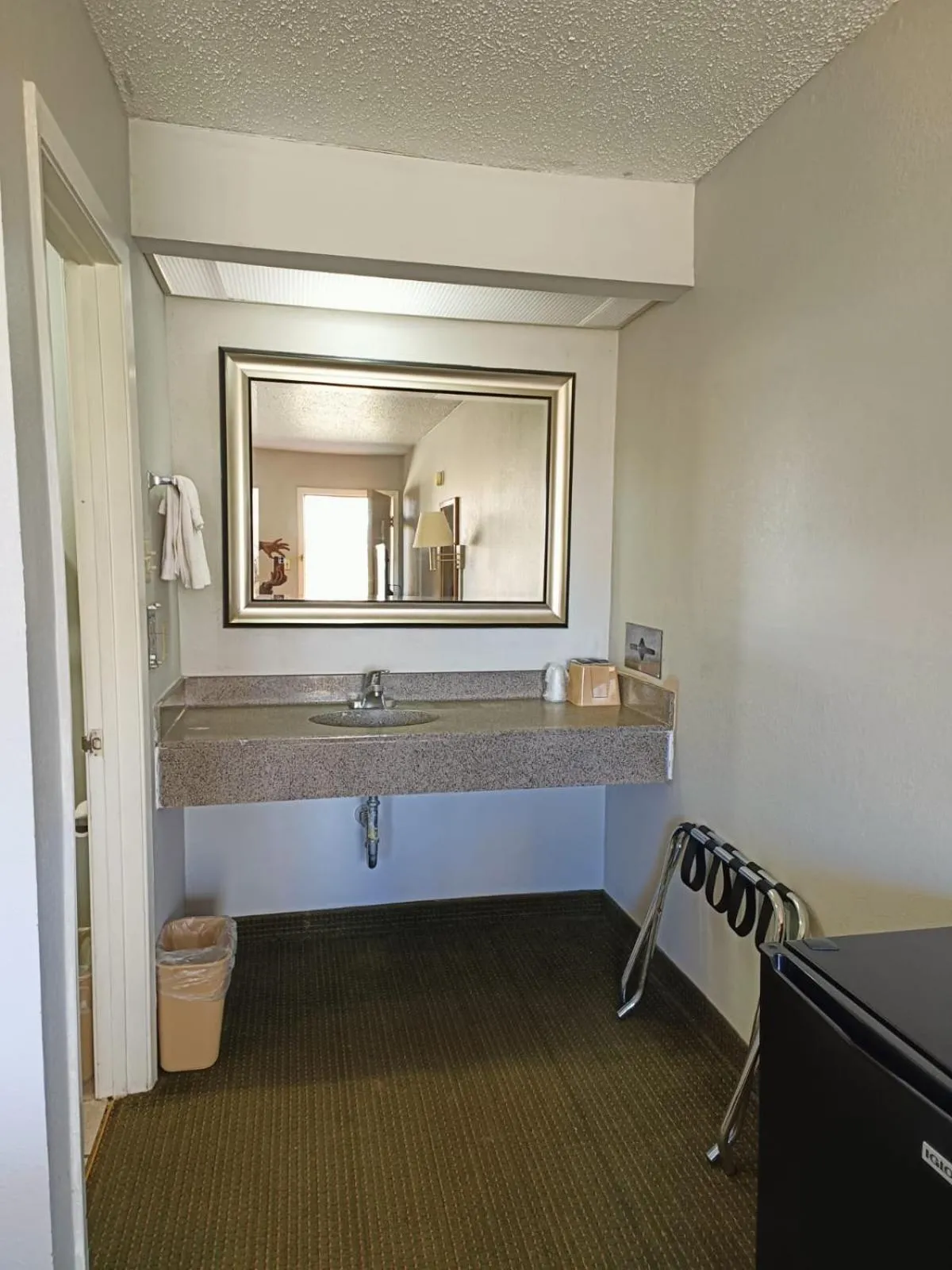 Bathroom in Executive Inn by OYO Kilgore North