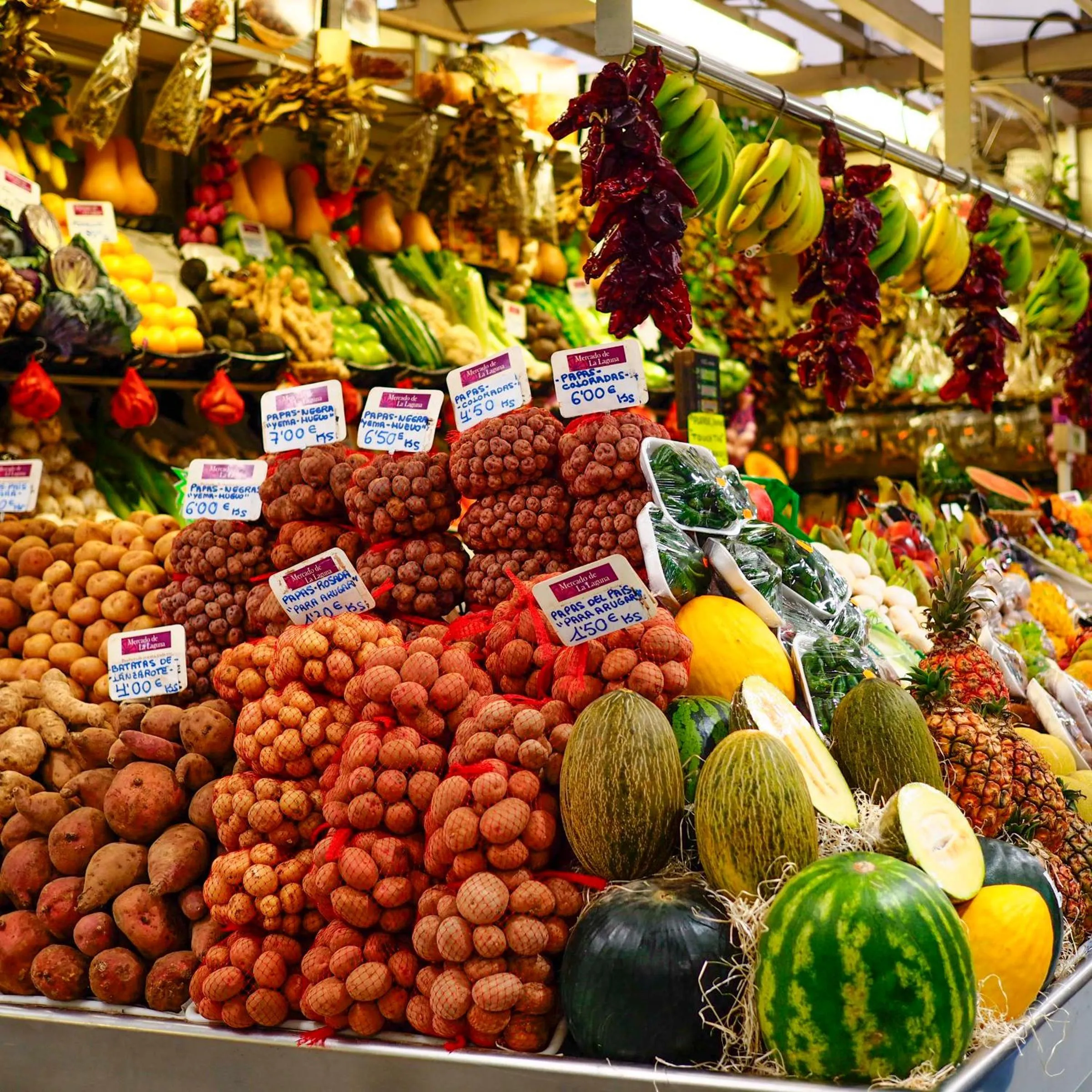 Supermarket/grocery shop in Patio Hostel