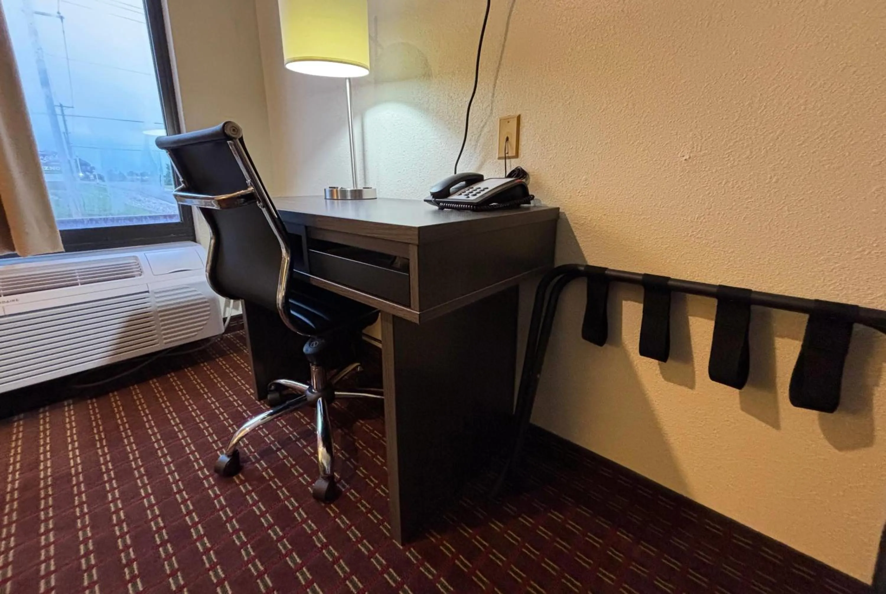 Photo of the whole room in Super 8 by Wyndham Metropolis