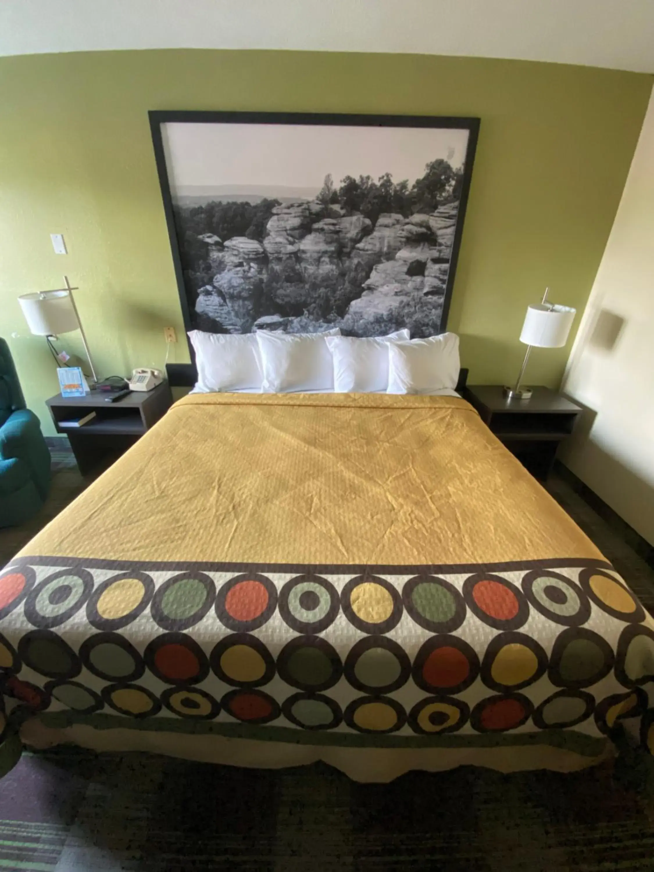 Bed in Super 8 by Wyndham Metropolis Bed in Super 8 by Wyndham Metropolis