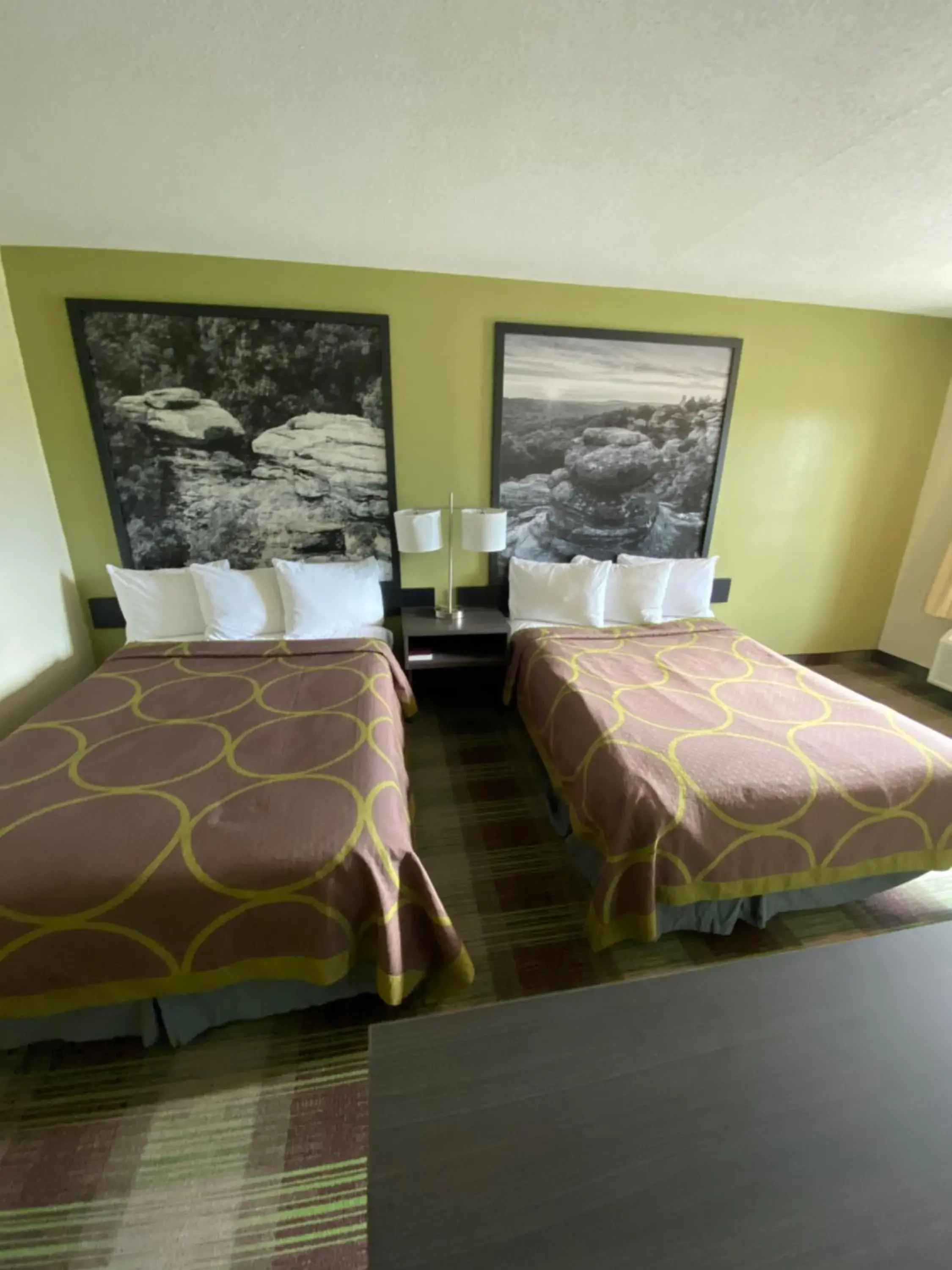 Bed in Super 8 by Wyndham Metropolis Bed in Super 8 by Wyndham Metropolis