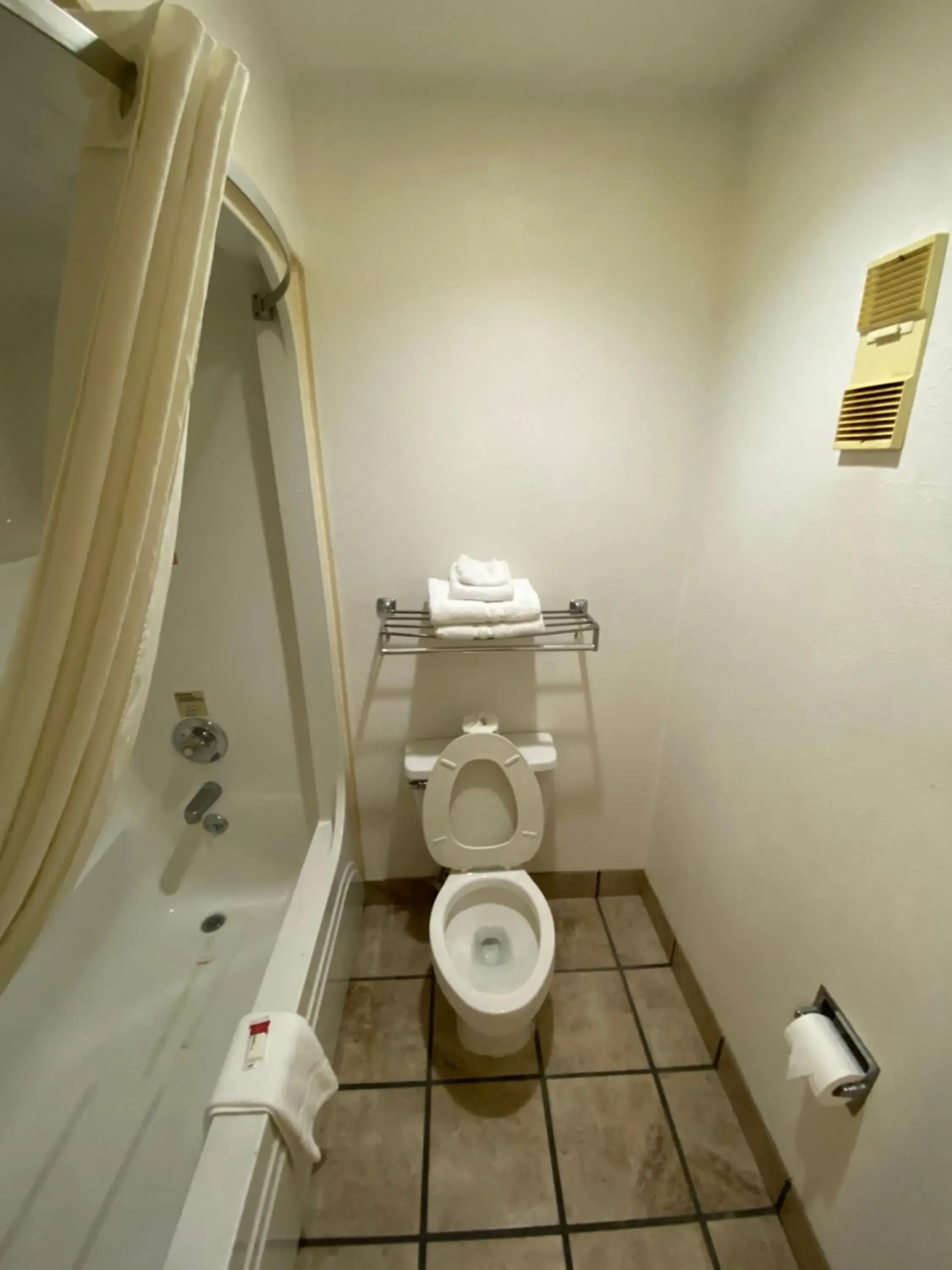 King Room - Non-Smoking in Super 8 by Wyndham Metropolis King Room - Non-Smoking in Super 8 by Wyndham Metropolis