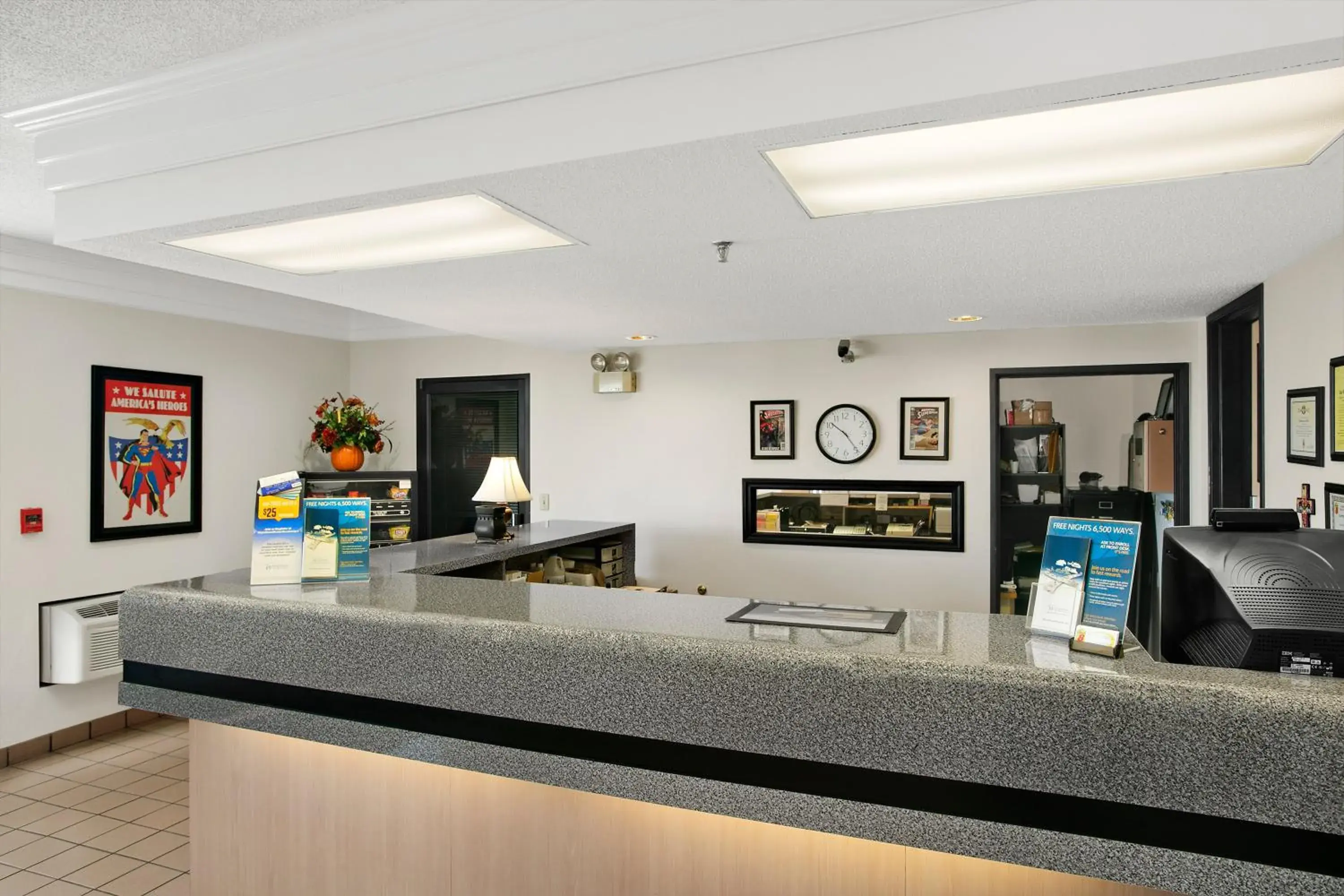 Lobby or reception in Super 8 by Wyndham Metropolis Lobby or reception in Super 8 by Wyndham Metropolis