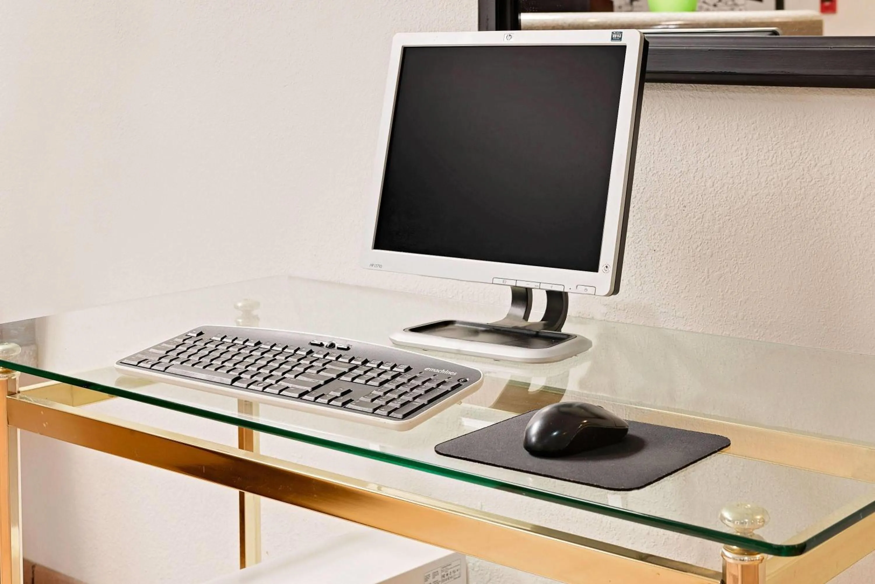 Business facilities in Super 8 by Wyndham Metropolis